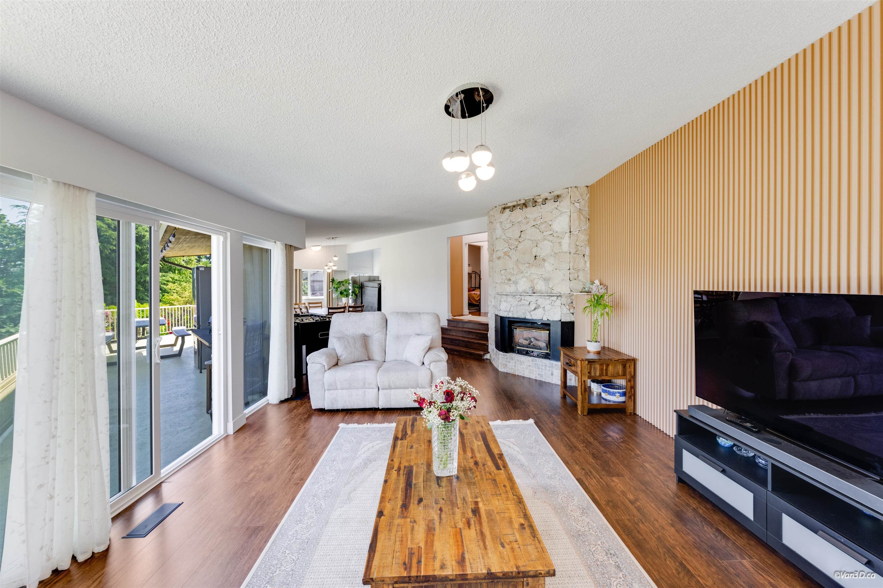 5578 Oakglen Drive, Burnaby, V5H 3M5 — photo 4