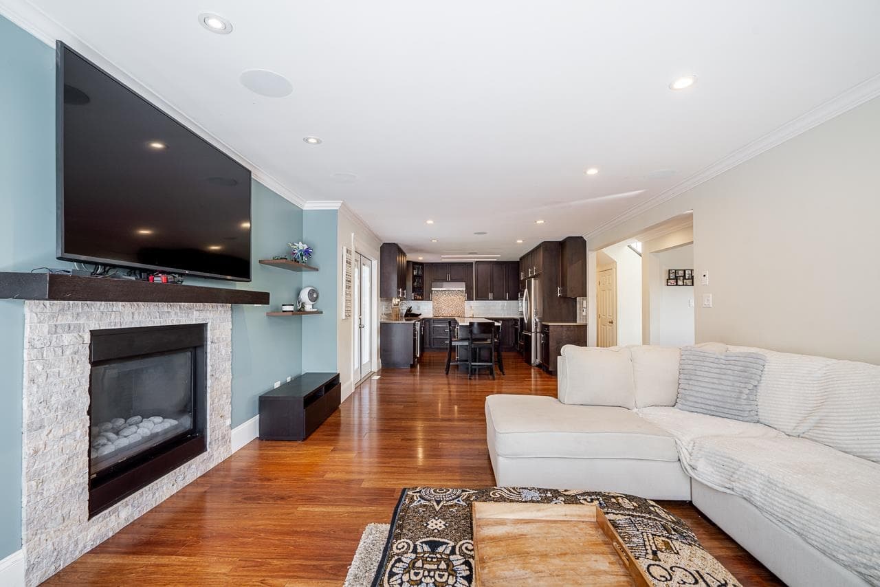 3933 Toronto Street, Port Coquitlam, V3B 6M4 — photo 3