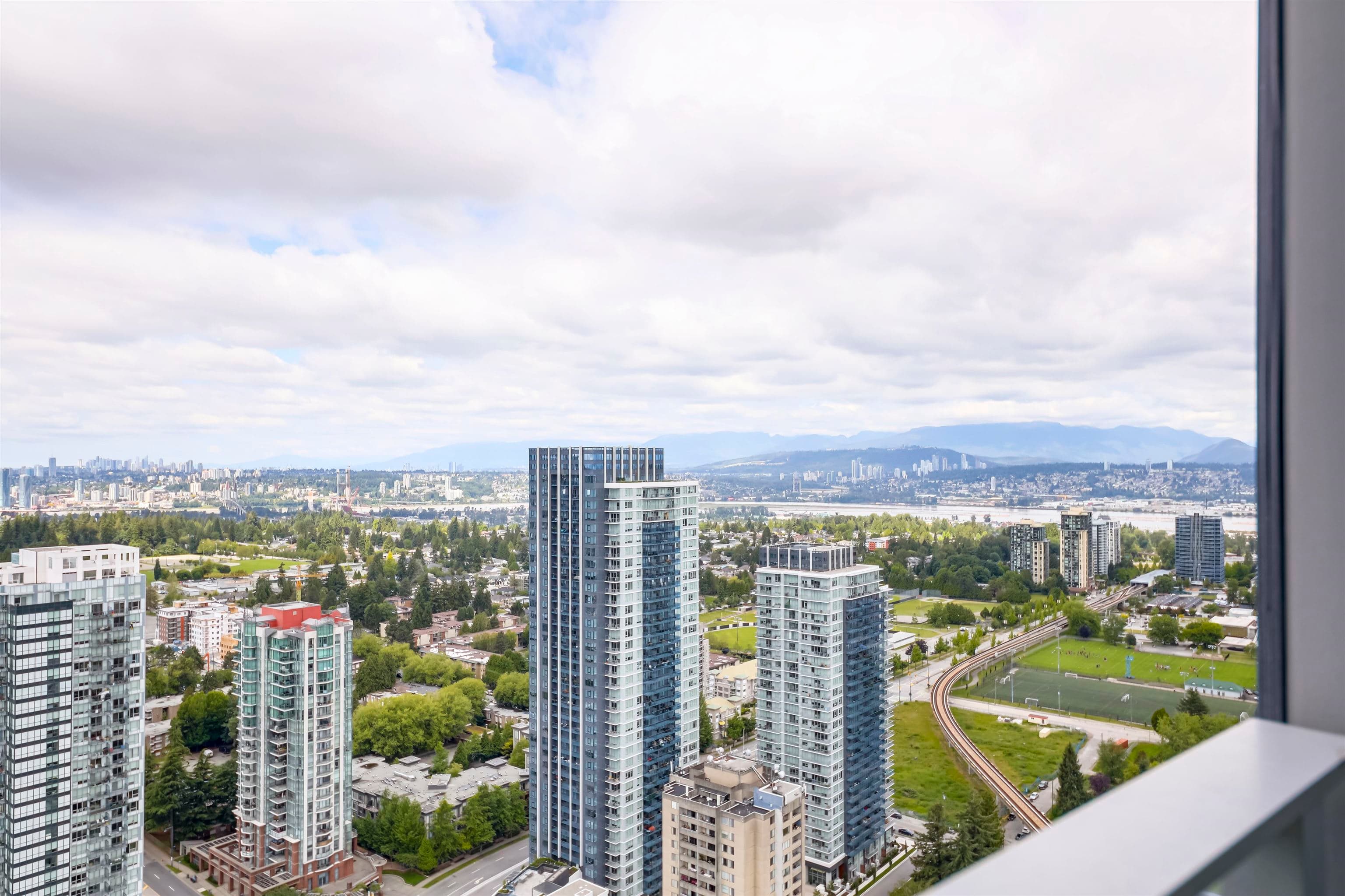 3709 - 13495 Central Avenue, Surrey, V3T 0K2 — photo 4