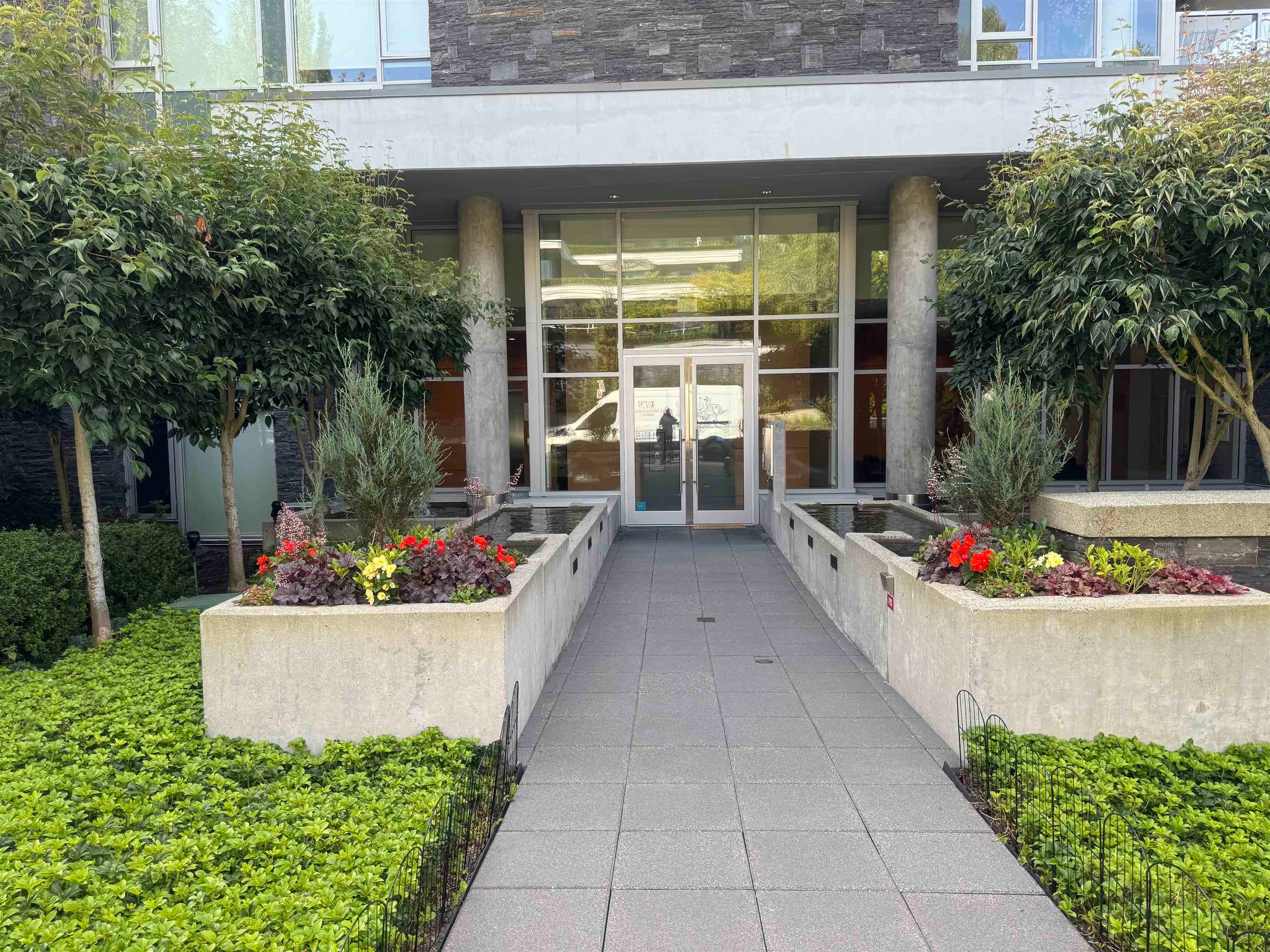 402 - 866 Arthur Erickson Place, West Vancouver, V7T 0B2 — photo 2