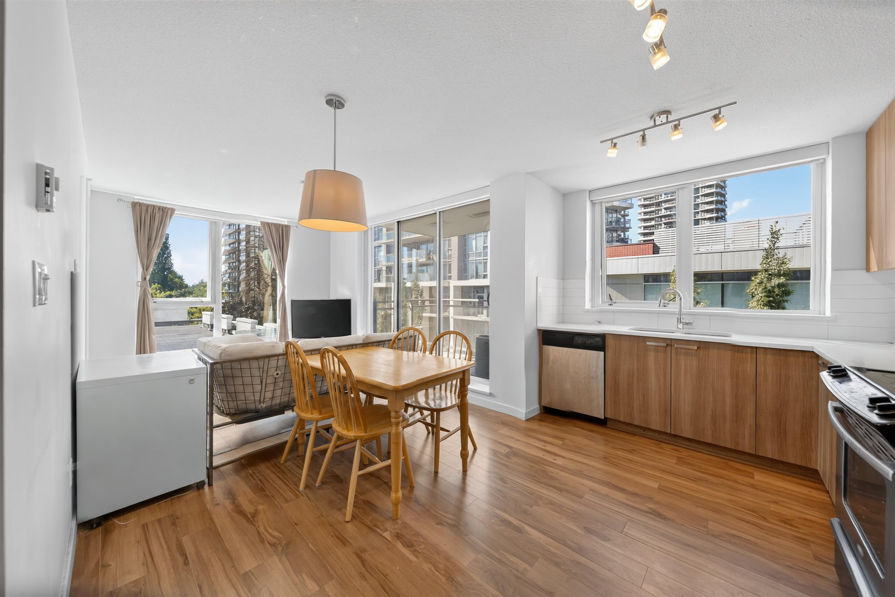 502 - 13325 102a Avenue, Surrey, V3T 0J5 — photo 2