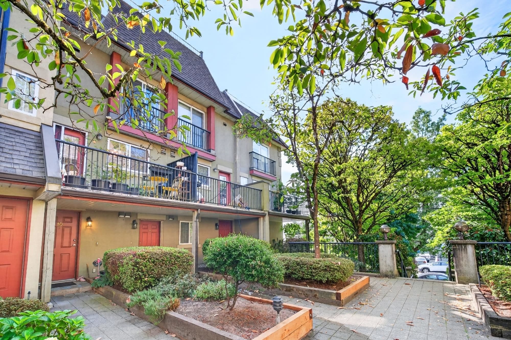 10 - 1561 Booth Avenue, Coquitlam, V3K 6Z9 — photo 1