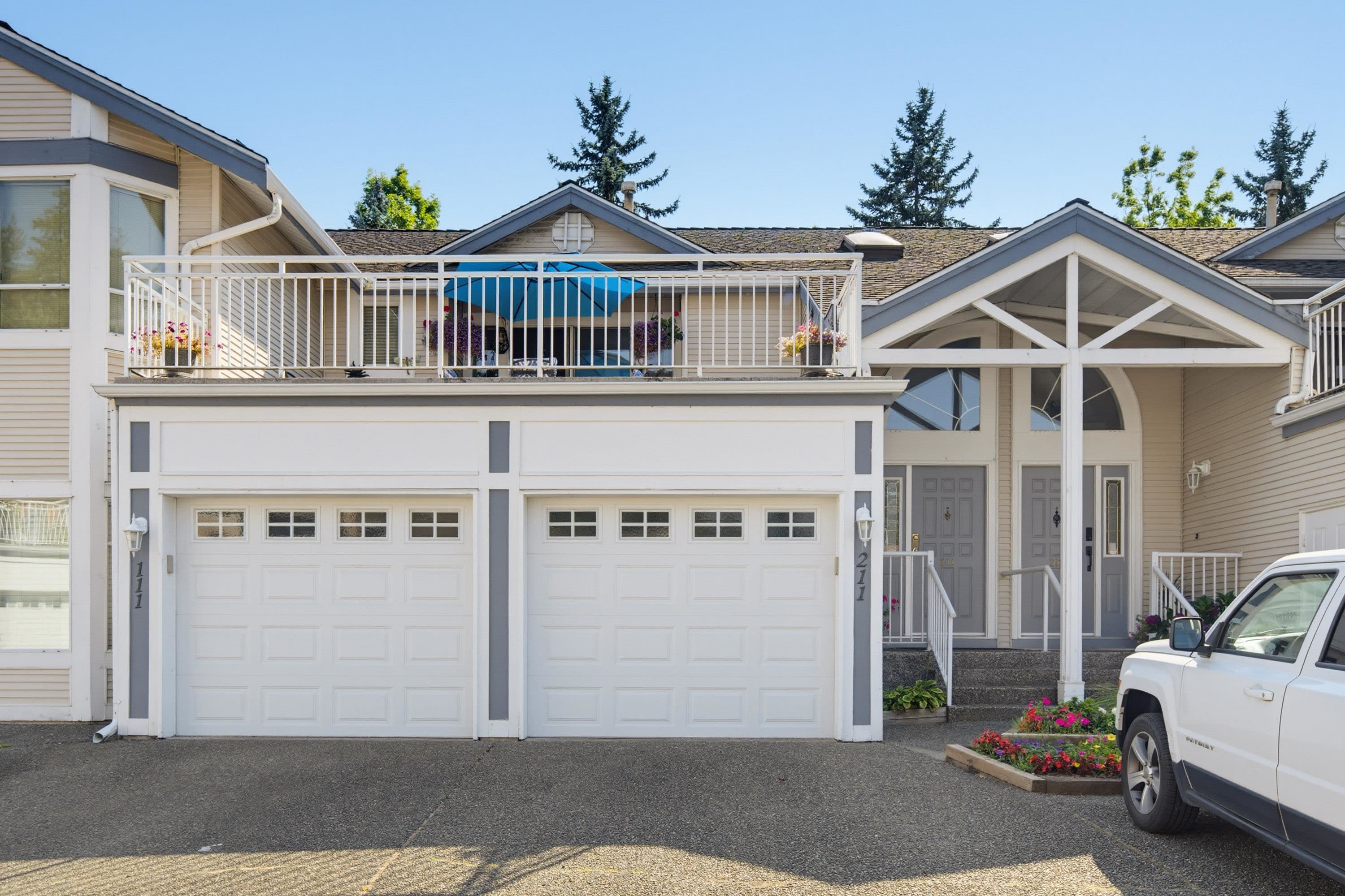 211 - 9072 Fleetwood Way, Surrey, V3R 0M6 — photo 2