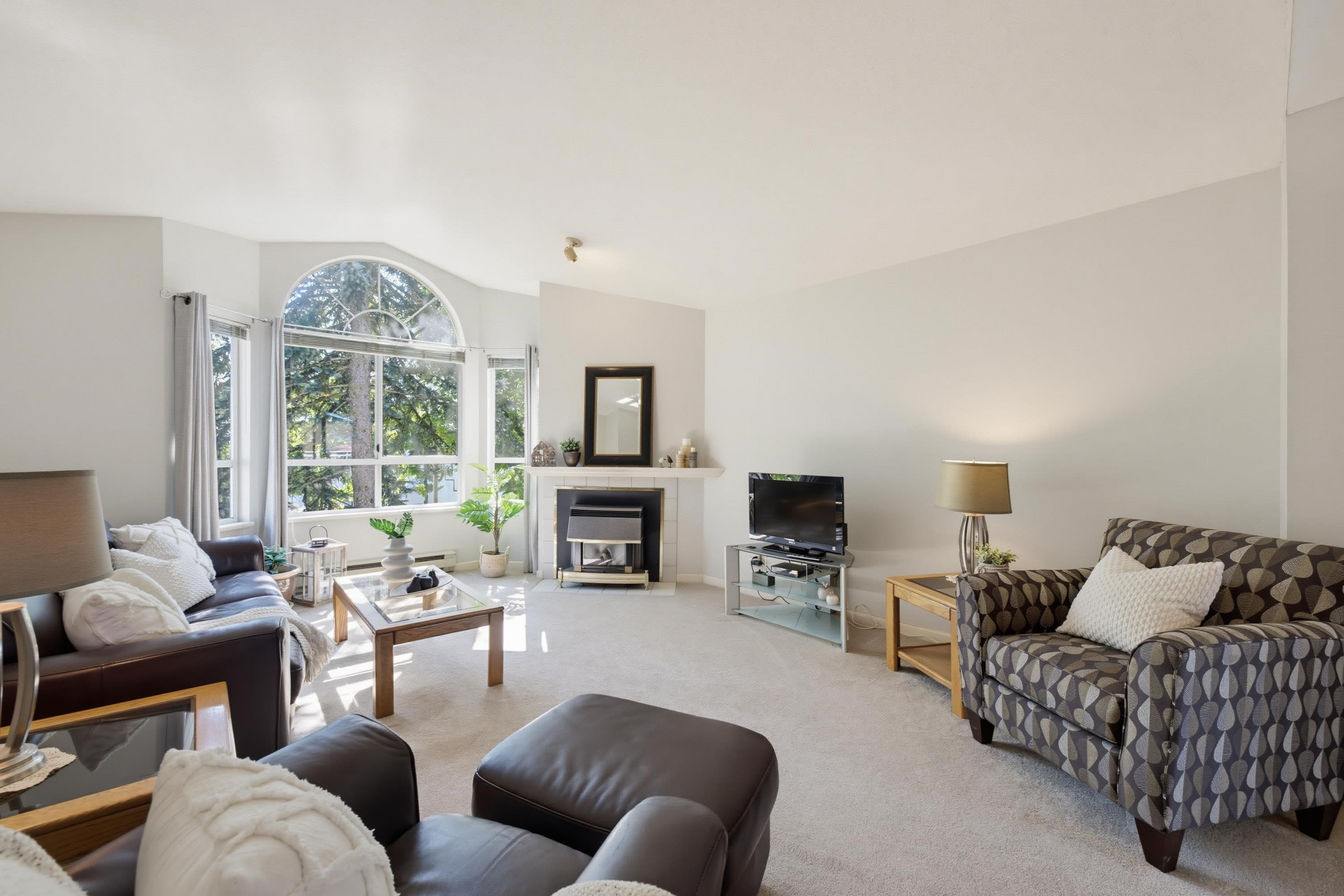 211 - 9072 Fleetwood Way, Surrey, V3R 0M6 — photo 5
