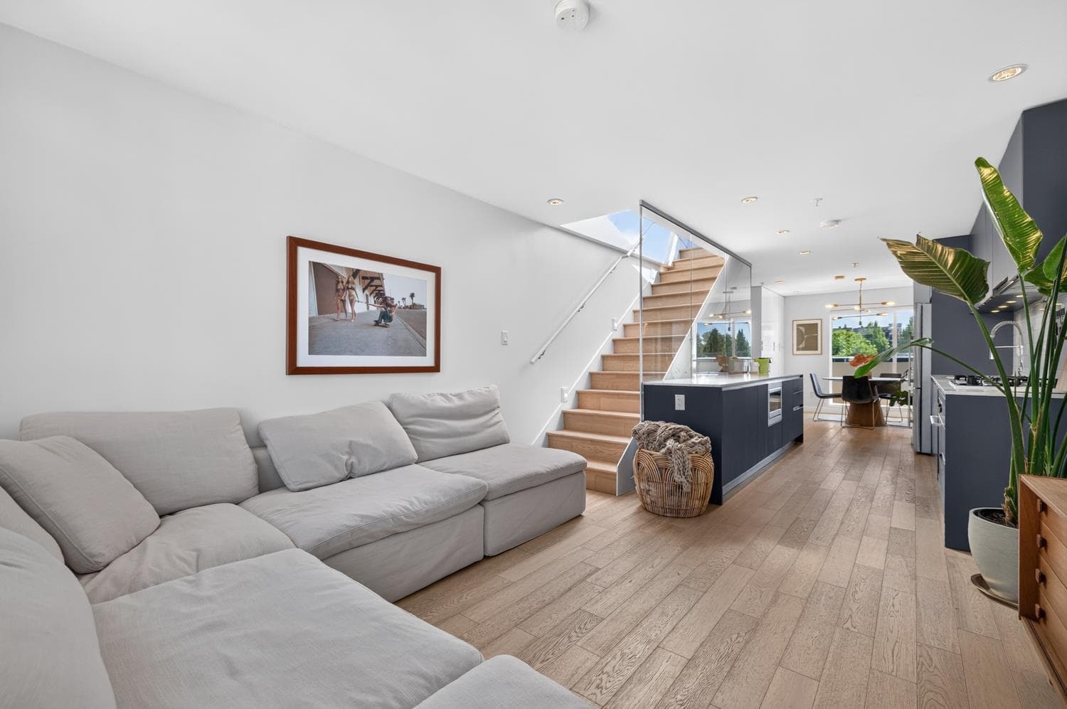 305 - 1647 E Pender Street, Vancouver, V5L 1W2 — photo 4