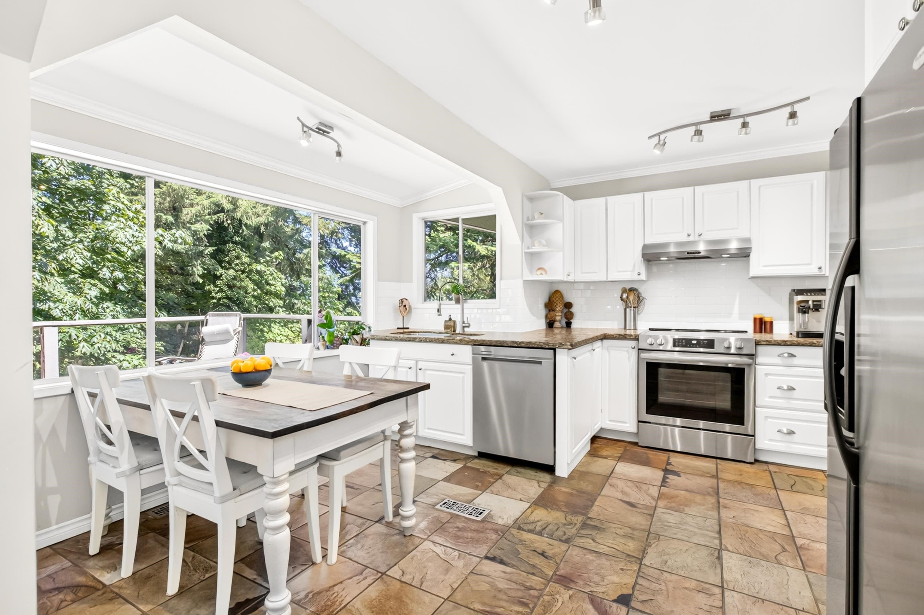 990 Jarvis Street, Coquitlam, V3J 5A1 — photo 3