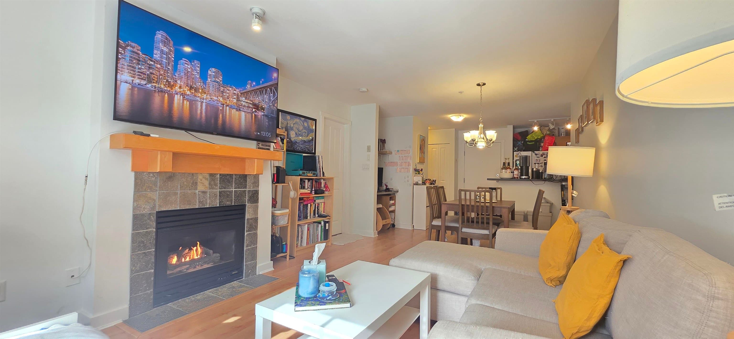 201 - 15 Smokey Smith Place Place, New Westminster, V3L 5V7 — photo 1