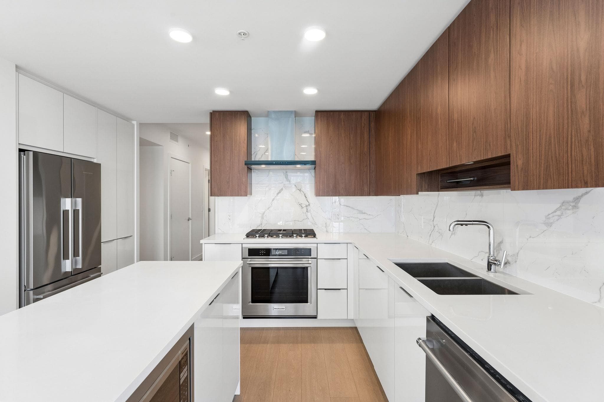 903 - 7683 Park Crescent, Burnaby, V3N 0J4 — photo 3