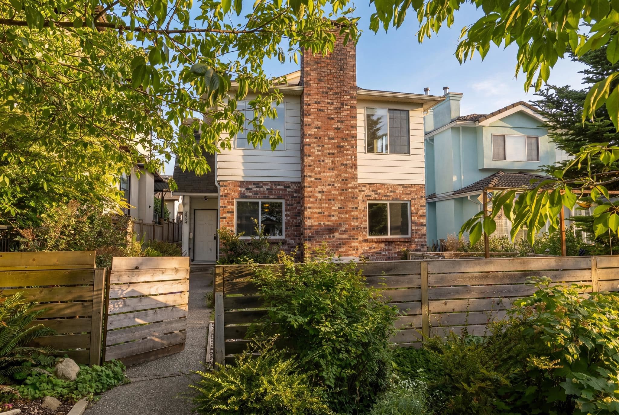 2554 E 7th Avenue, Vancouver, V5M 1T4 — photo 1
