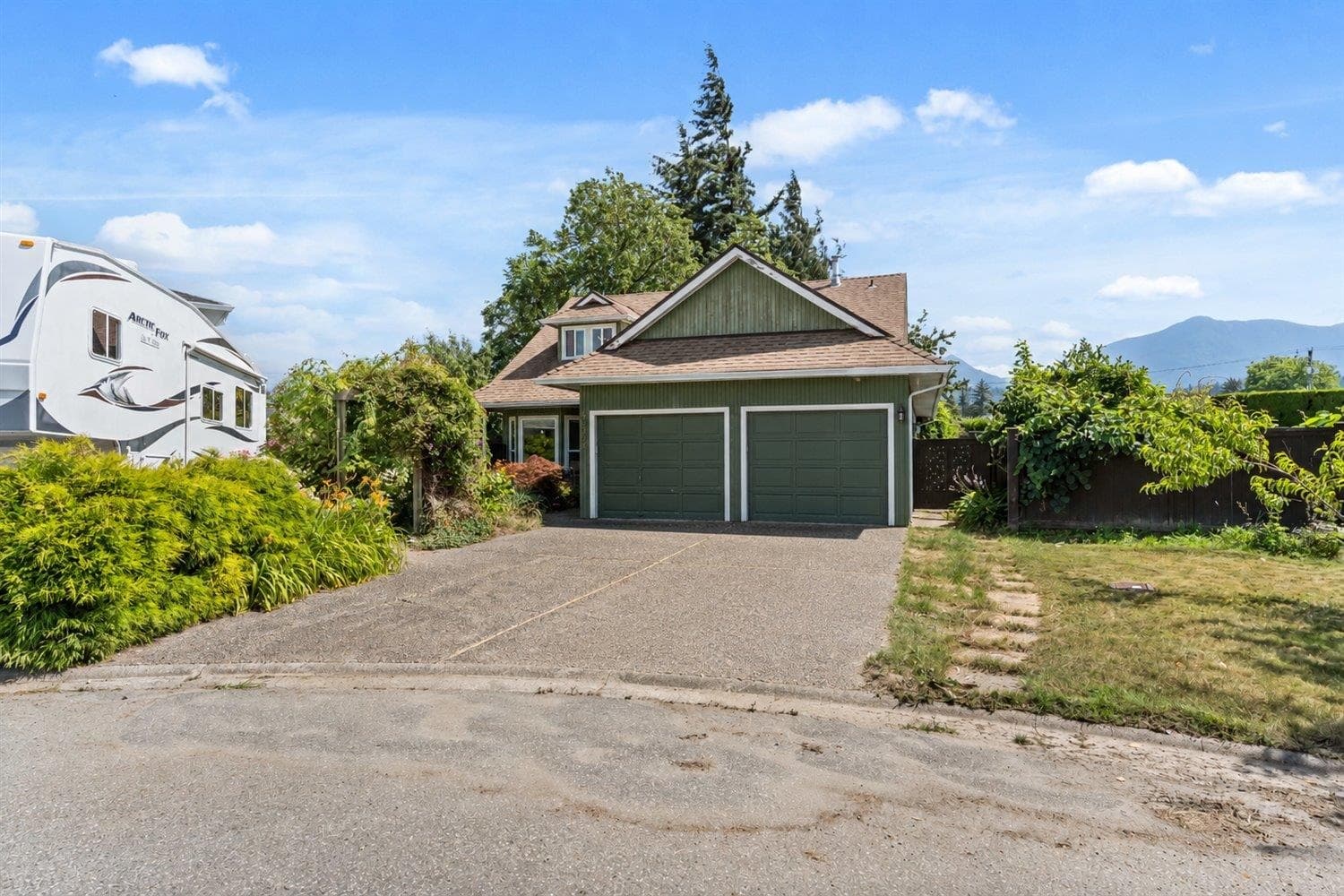 46003 Ivy Avenue, Chilliwack, V2R 2C5 — photo 1