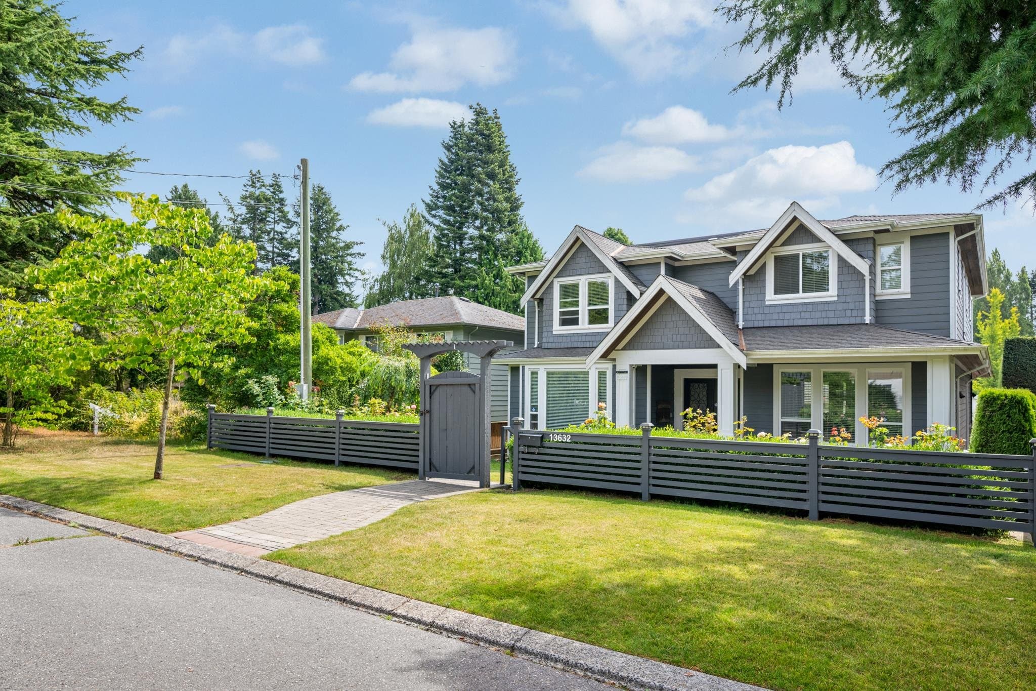 13632 Blackburn Avenue, White Rock, V4B 2Y8 — photo 2