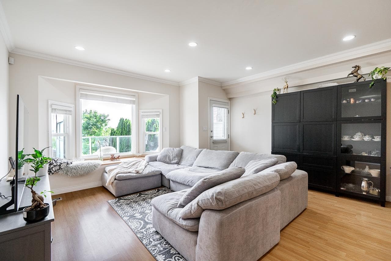 1124 Rochester Avenue, Coquitlam, V3K 2X4 — photo 1