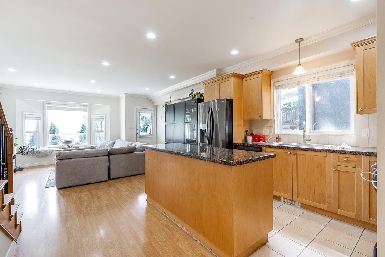 1124 Rochester Avenue, Coquitlam, V3K 2X4 — photo 5