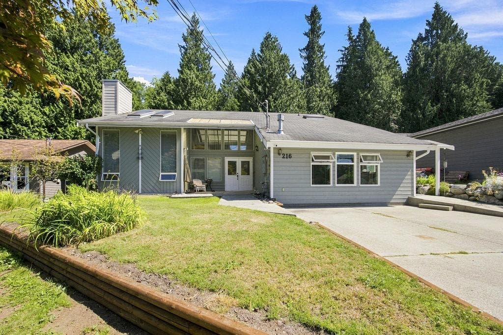 216 Grandview Heights Road, Gibsons, V0N 1V3 — photo 1