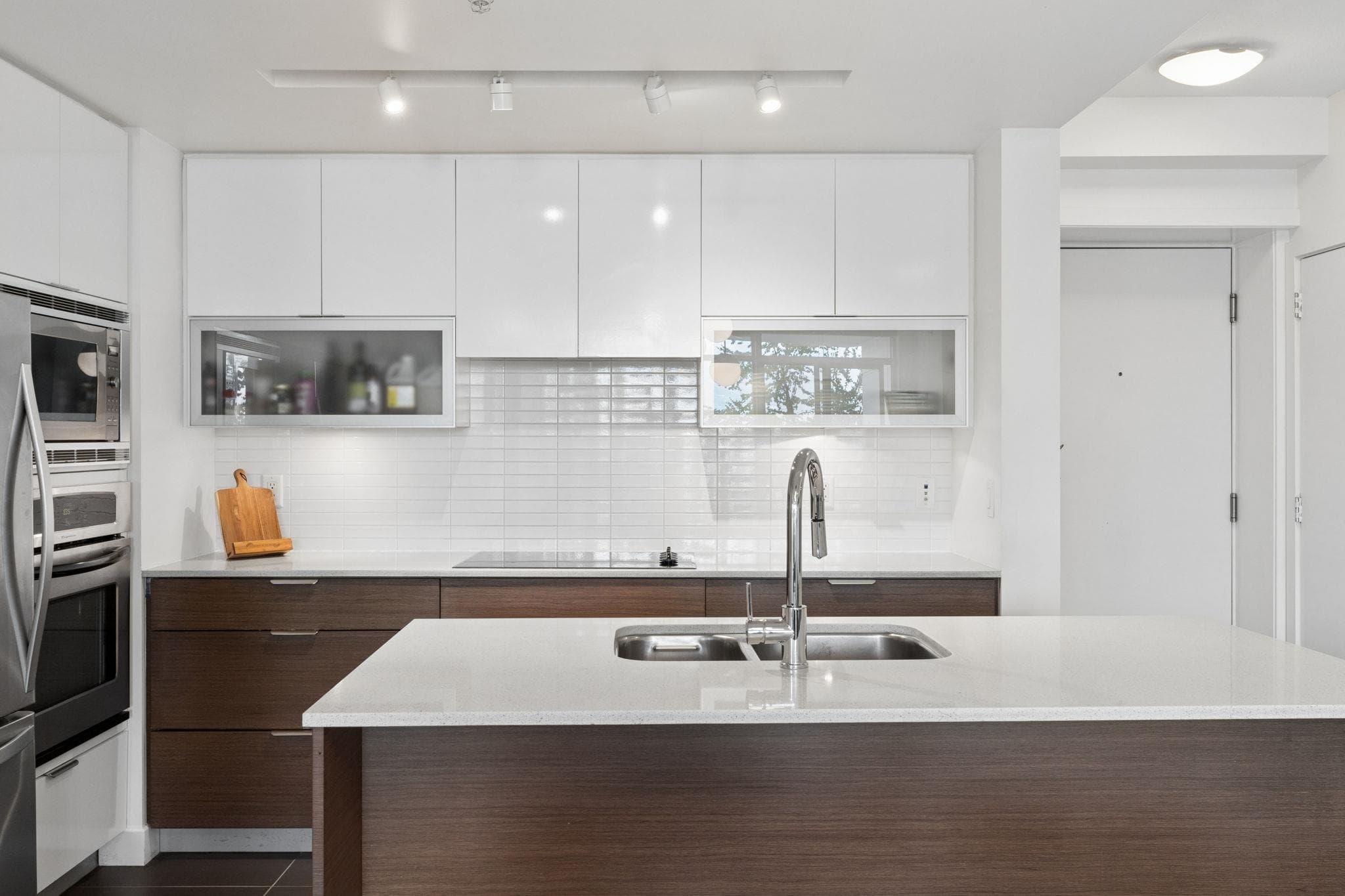503 - 175 W 2nd Street, North Vancouver, V7M 0A5 — photo 2