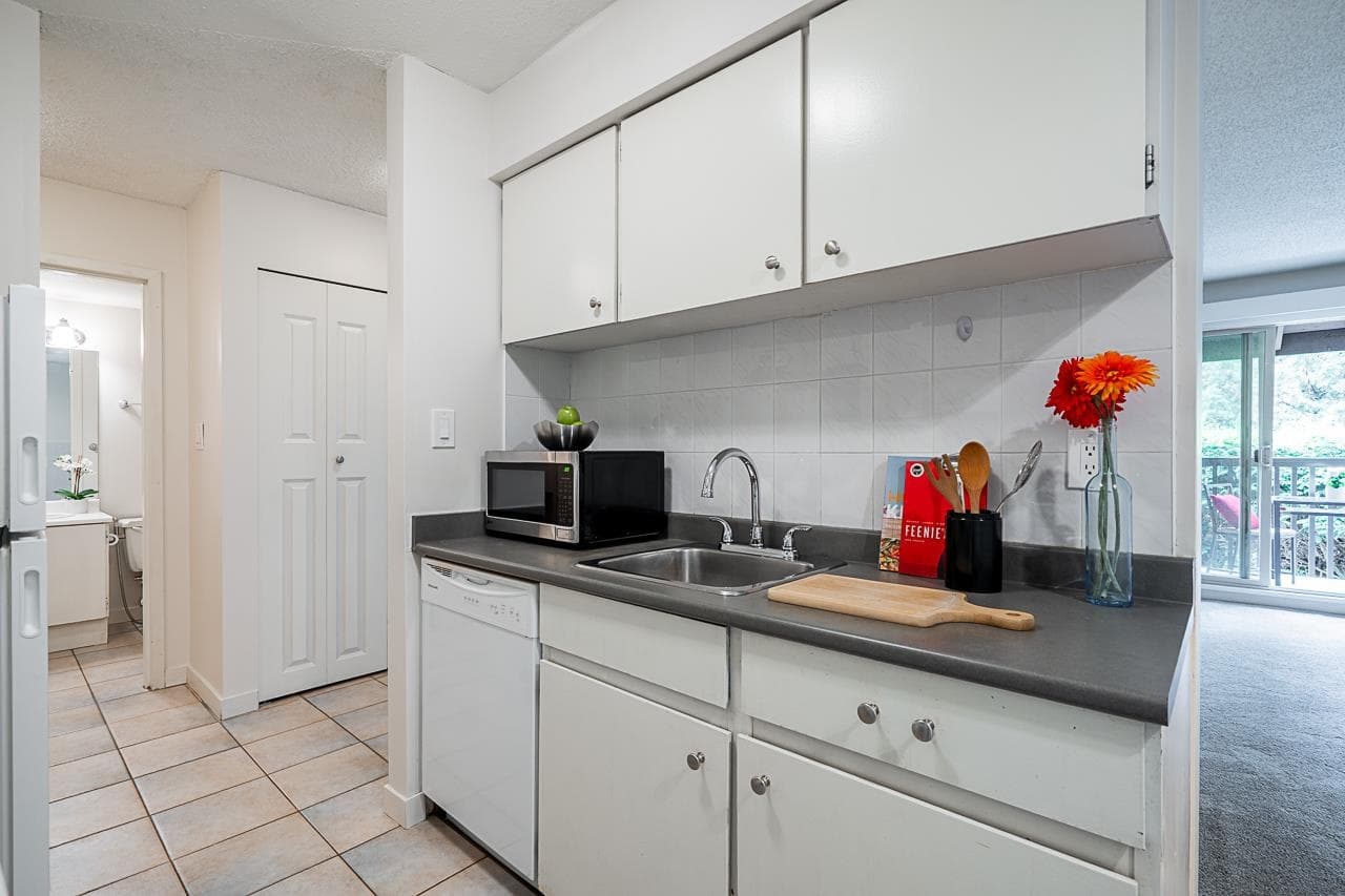 506 - 9857 Manchester Drive, Burnaby, V3N 4P5 — photo 3