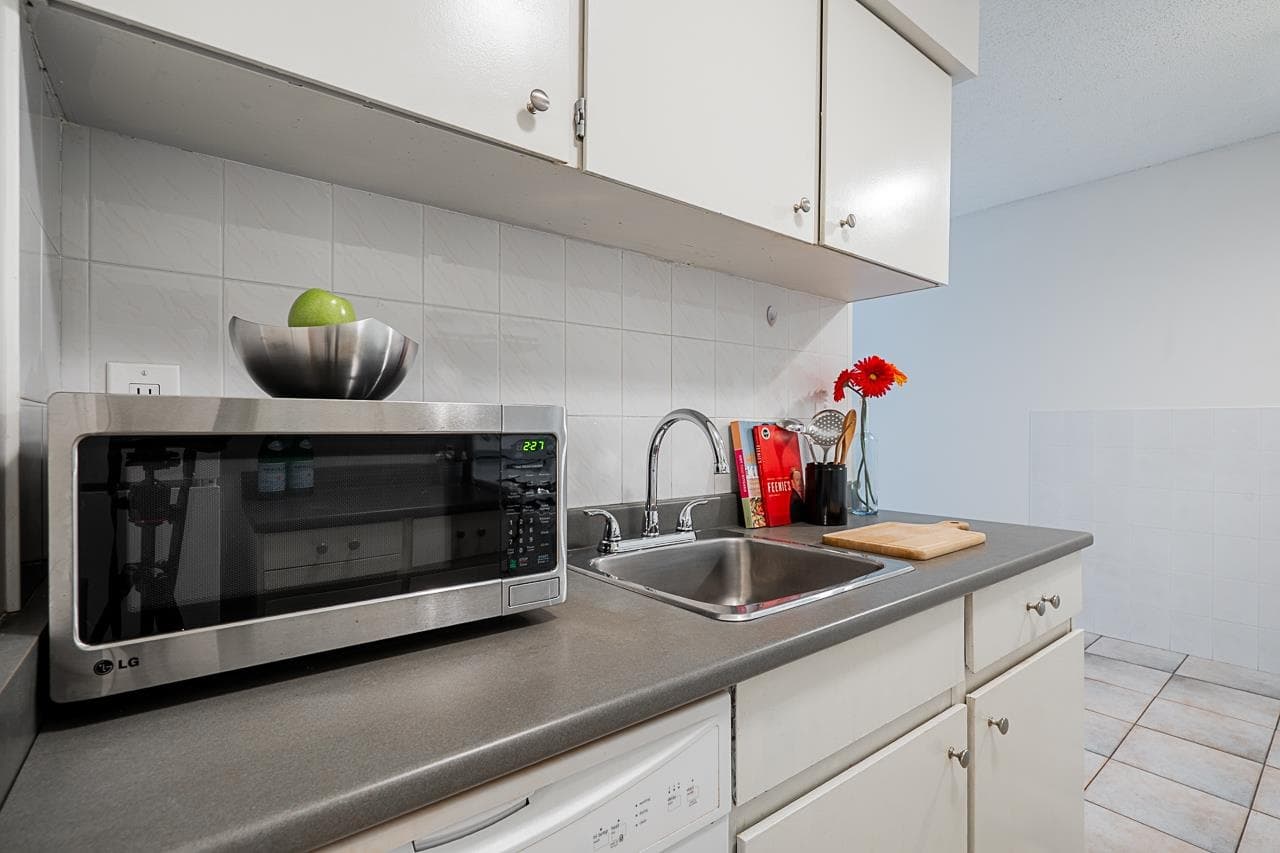 506 - 9857 Manchester Drive, Burnaby, V3N 4P5 — photo 4