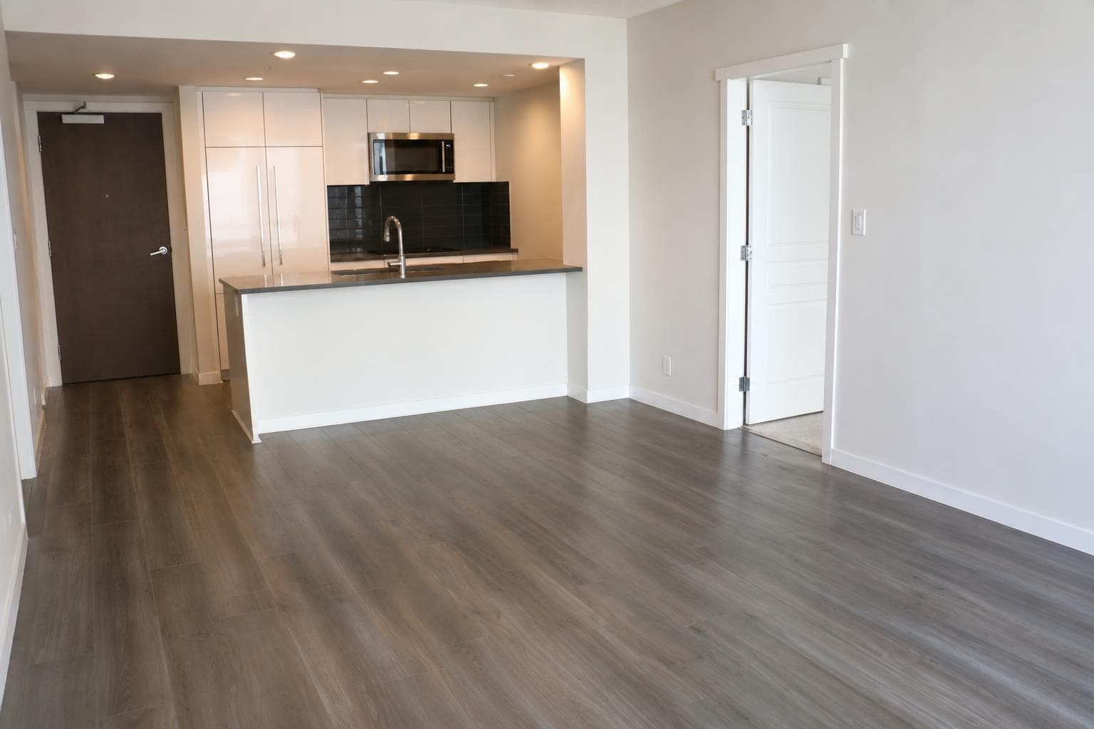 1902 - 3096 Windsor Gate, Coquitlam, V3B 0P4 — photo 4