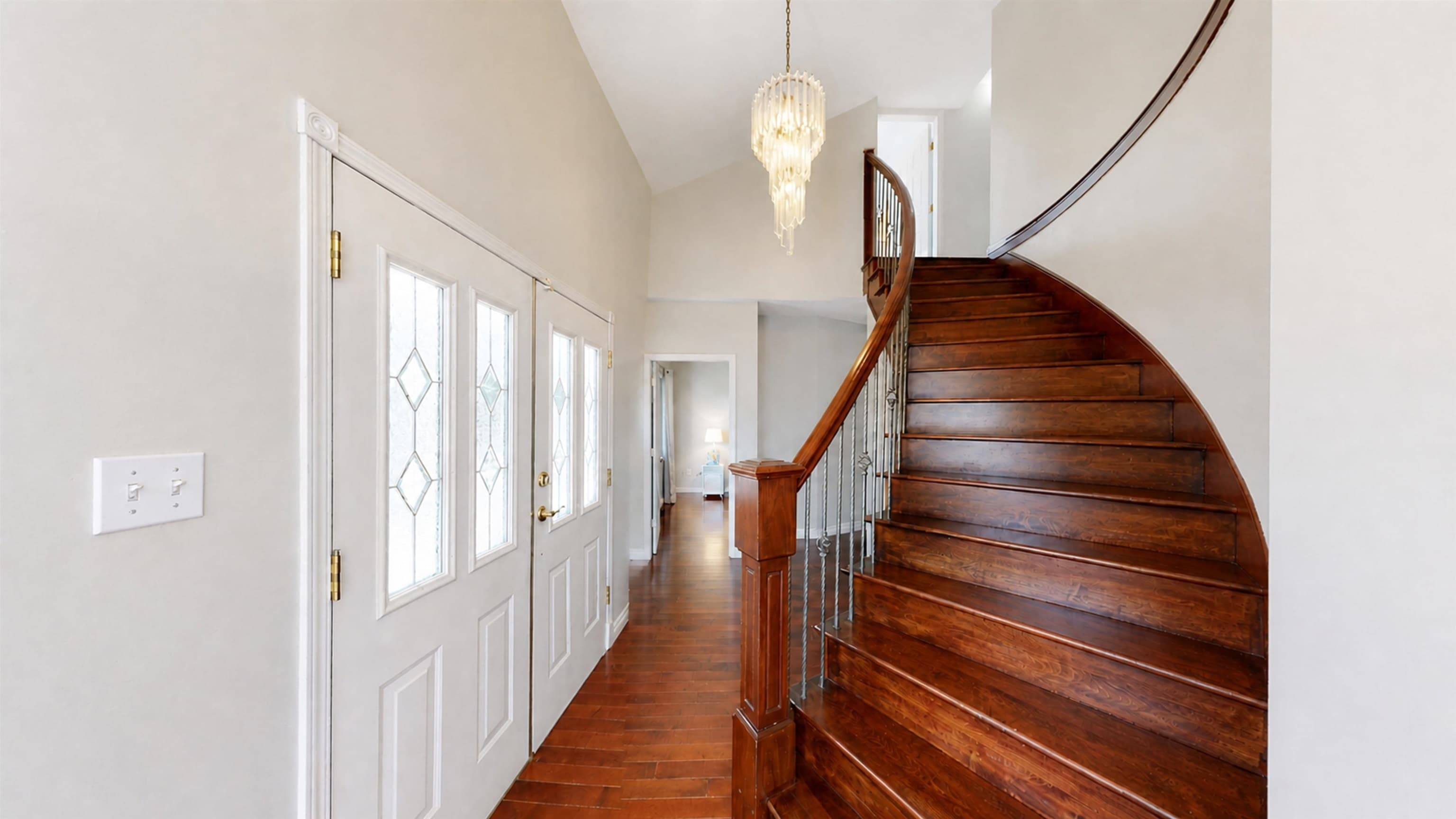 823 Burnaby Street, New Westminster, V3L 4V8 — photo 2