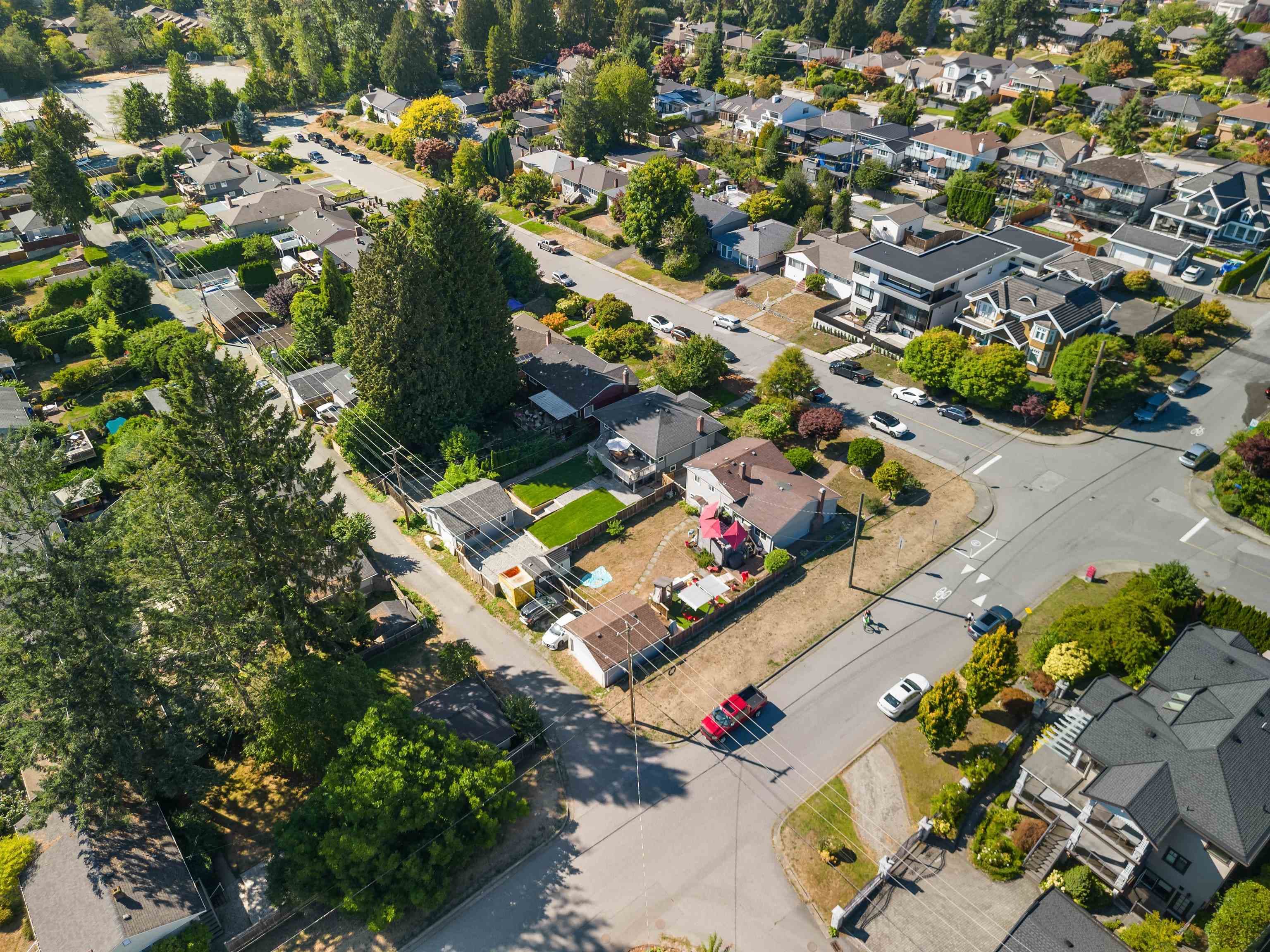 409 W 27th Street, North Vancouver, V7N 2H7 — photo 3