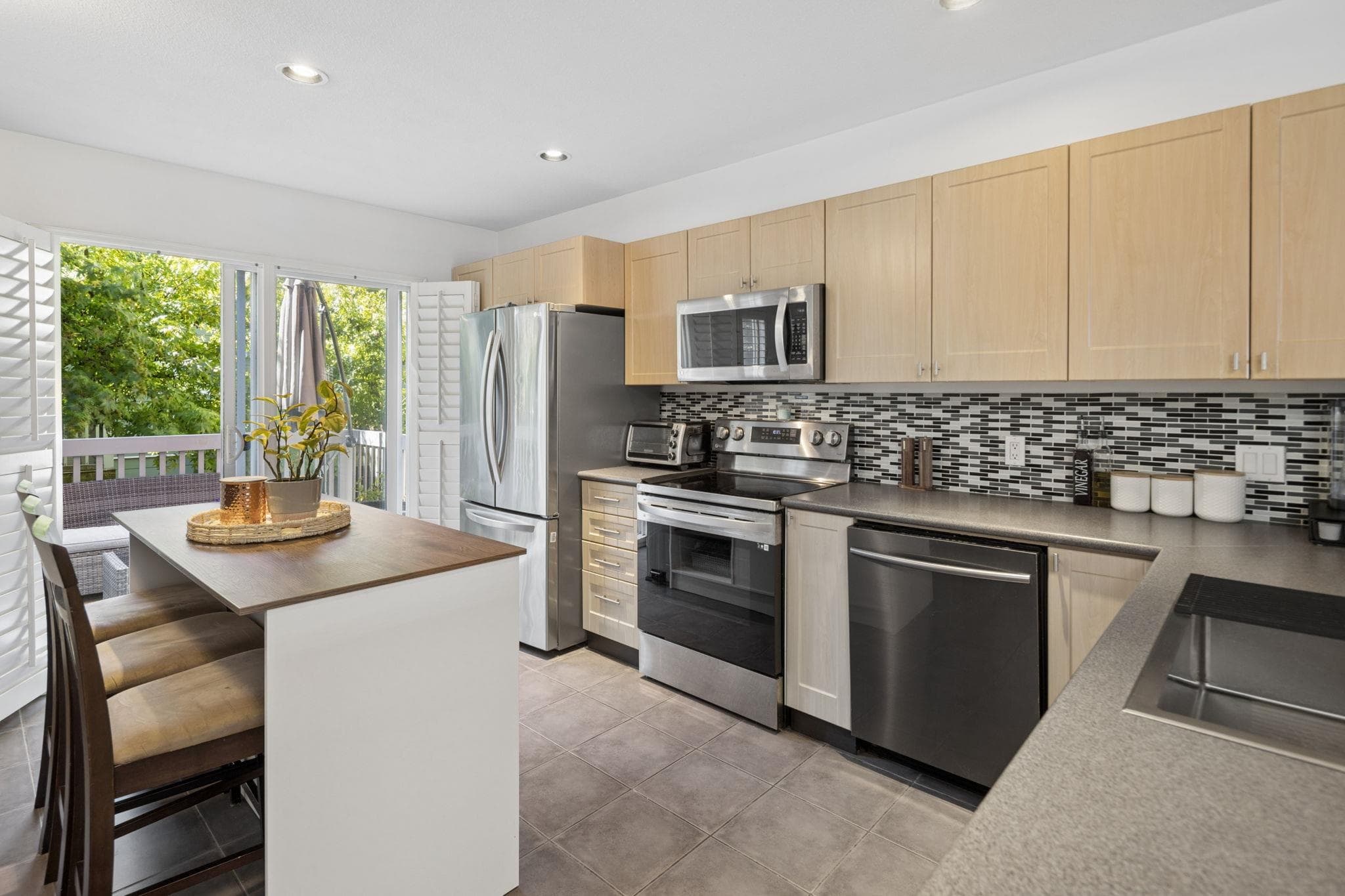 37 - 15168 36 Avenue, Surrey, V3Z 0Z6 — photo 3