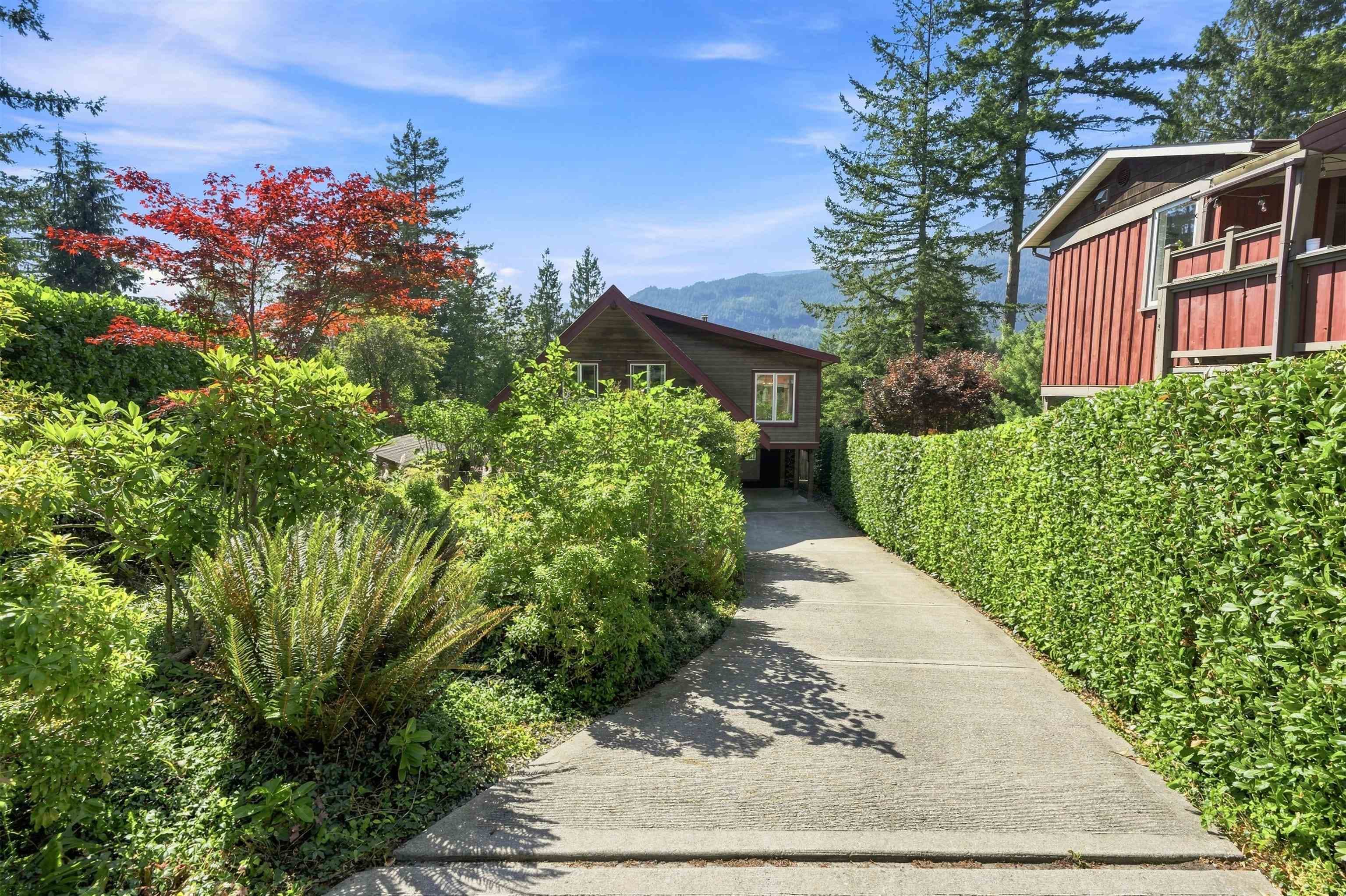 1635 Grady Road, Gibsons, V0N 1V6 — photo 2