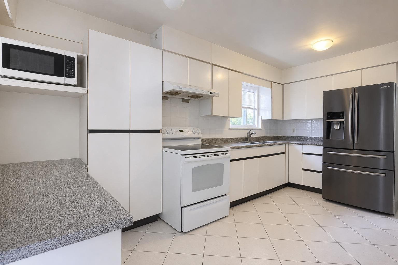 1743 E 49th Avenue, Vancouver, V5P 1T1 — photo 3