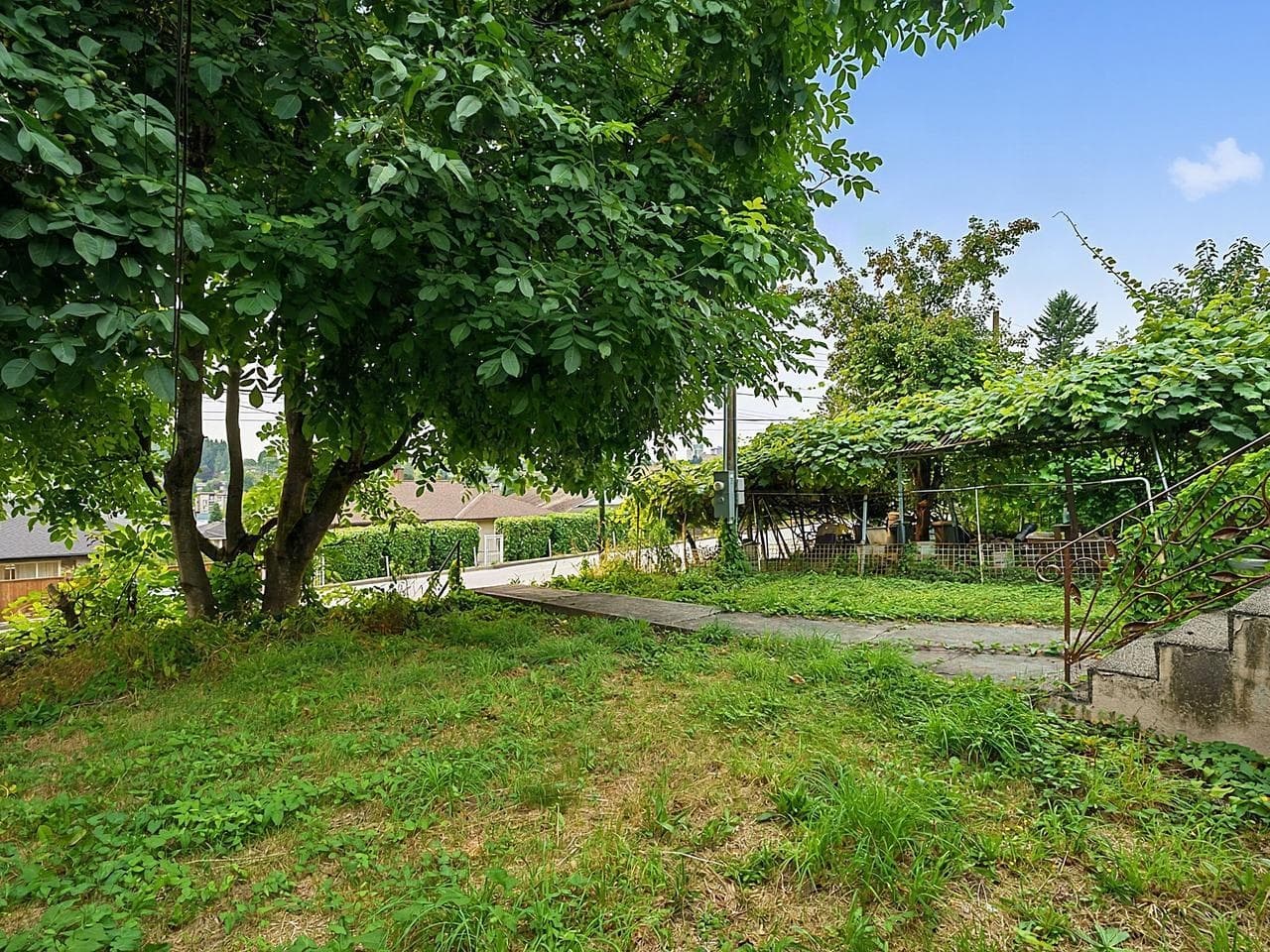 8247 10th Avenue, Burnaby, V3N 2S6 — photo 3