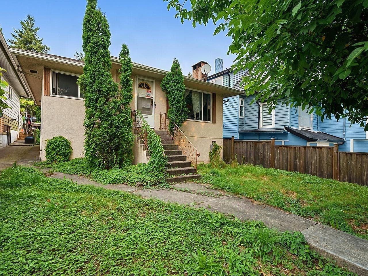 8247 10th Avenue, Burnaby