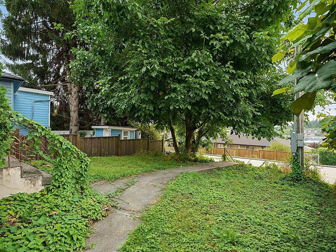 8247 10th Avenue, Burnaby, V3N 2S6 — photo 4