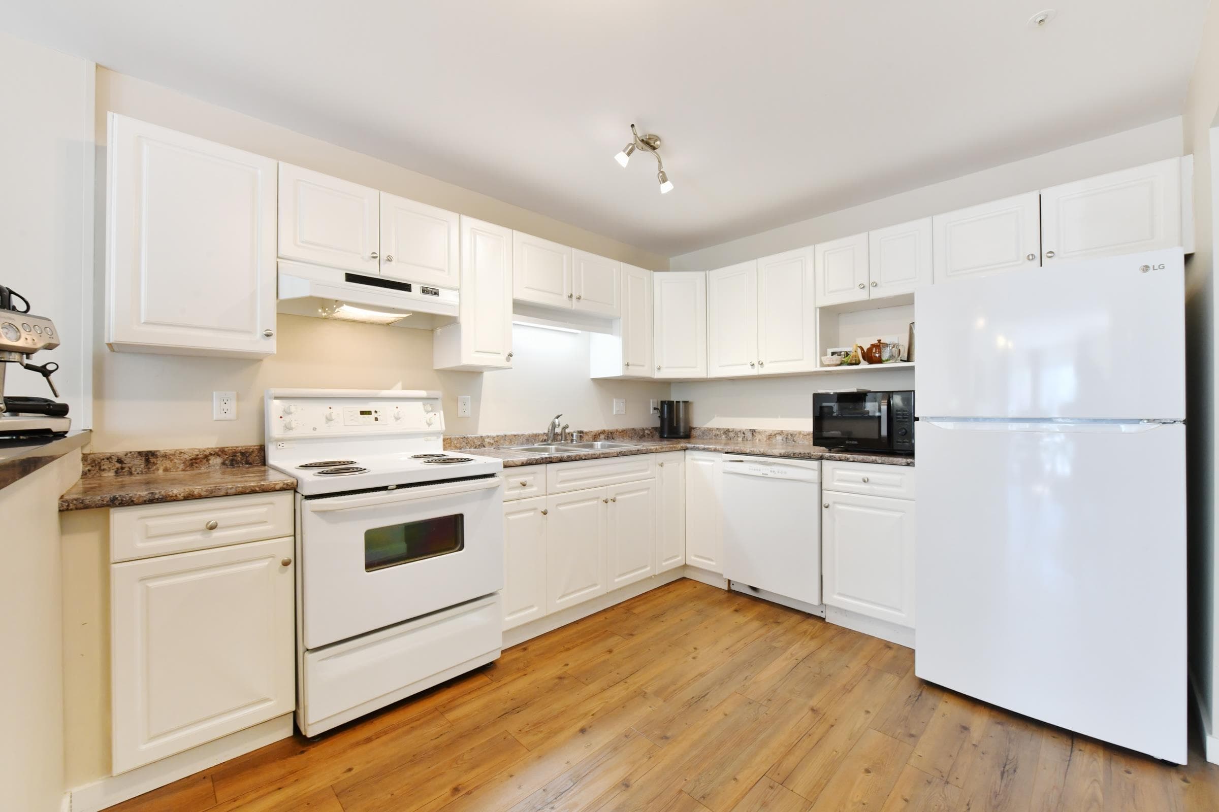 303 - 3174 Gladwin Road, Abbotsford, V2T 5T5 — photo 4