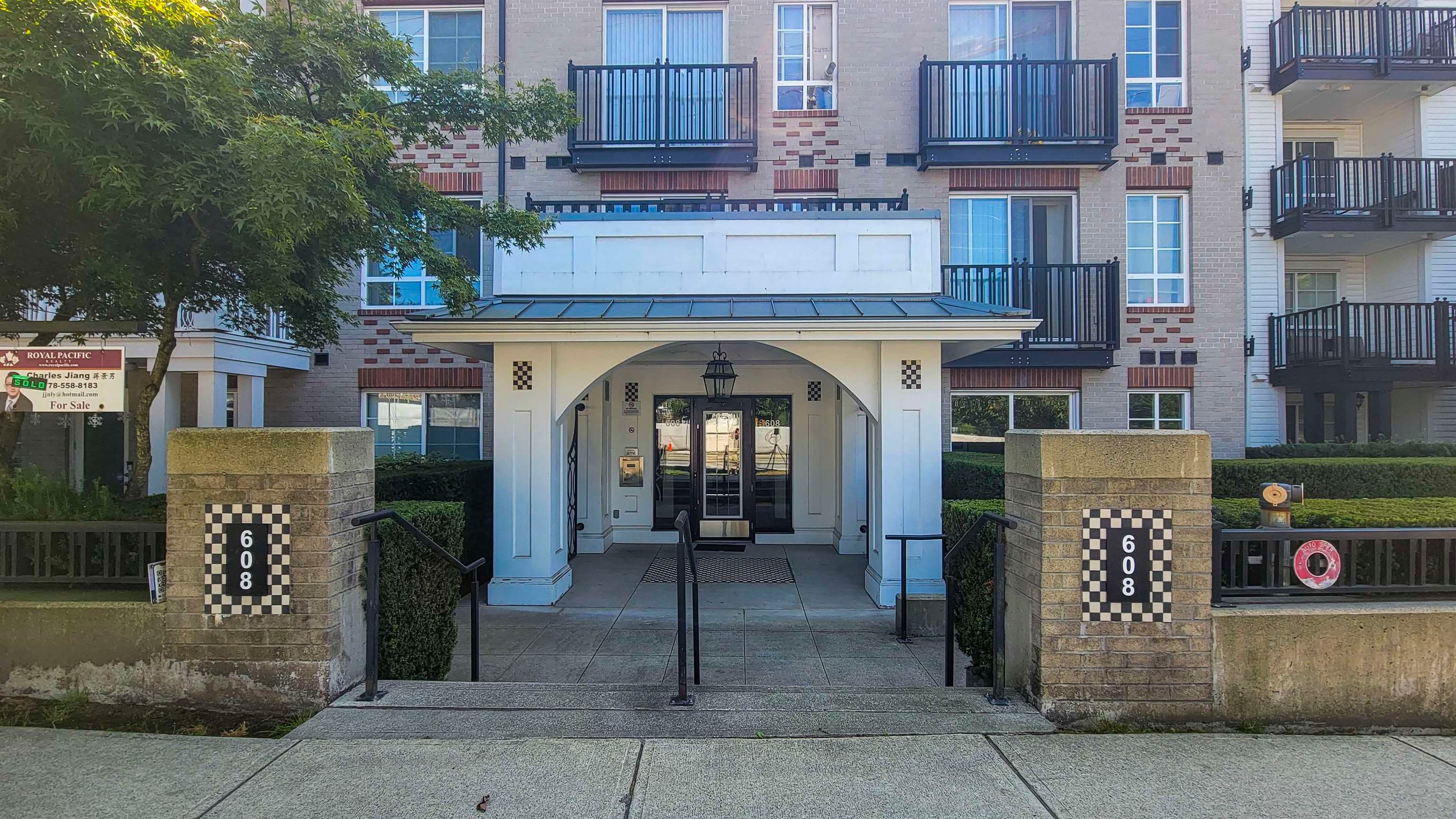 210 - 608 Como Lake Avenue, Coquitlam, V3J 0B2 — photo 2