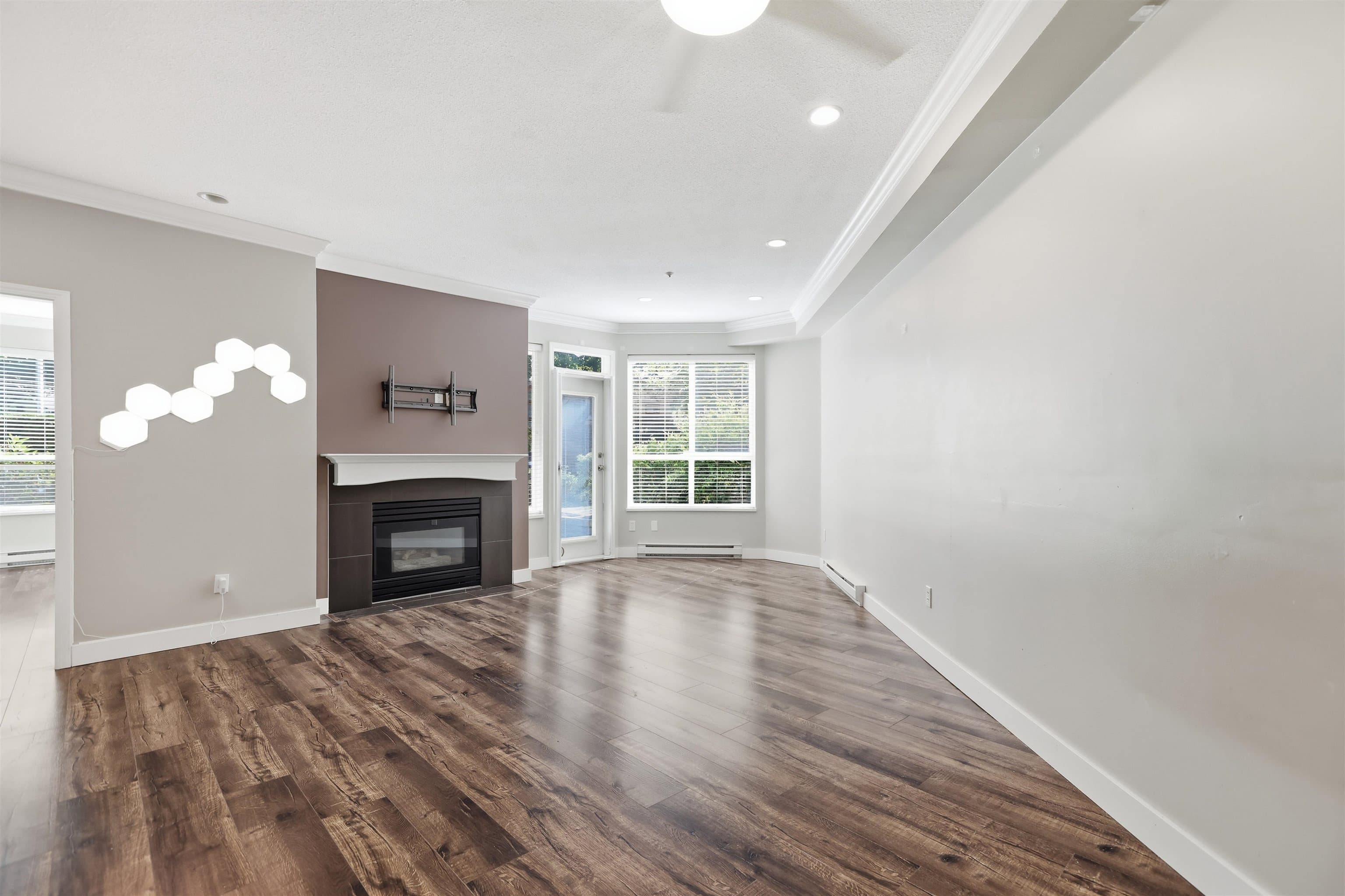 102 - 8139 121a Street, Surrey, V3W 0Z2 — photo 4
