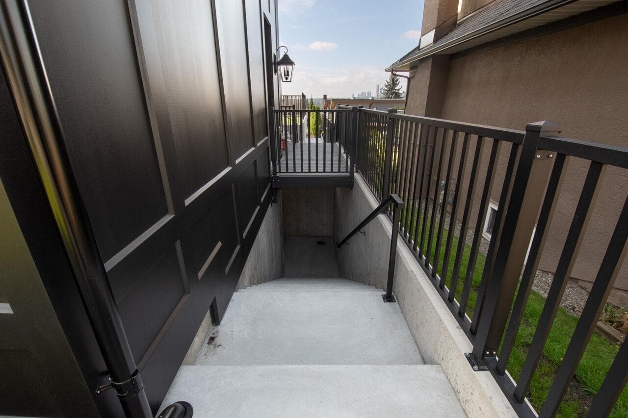 Lower - 5770 Kitchener Street, Burnaby, V5B 2J2 — photo 2