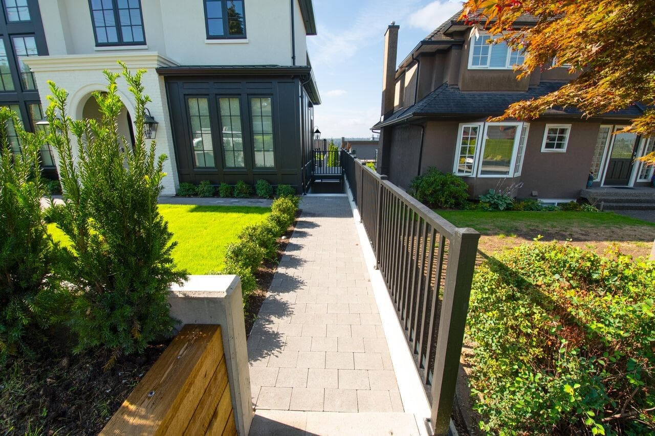 Lower - 5770 Kitchener Street, Burnaby