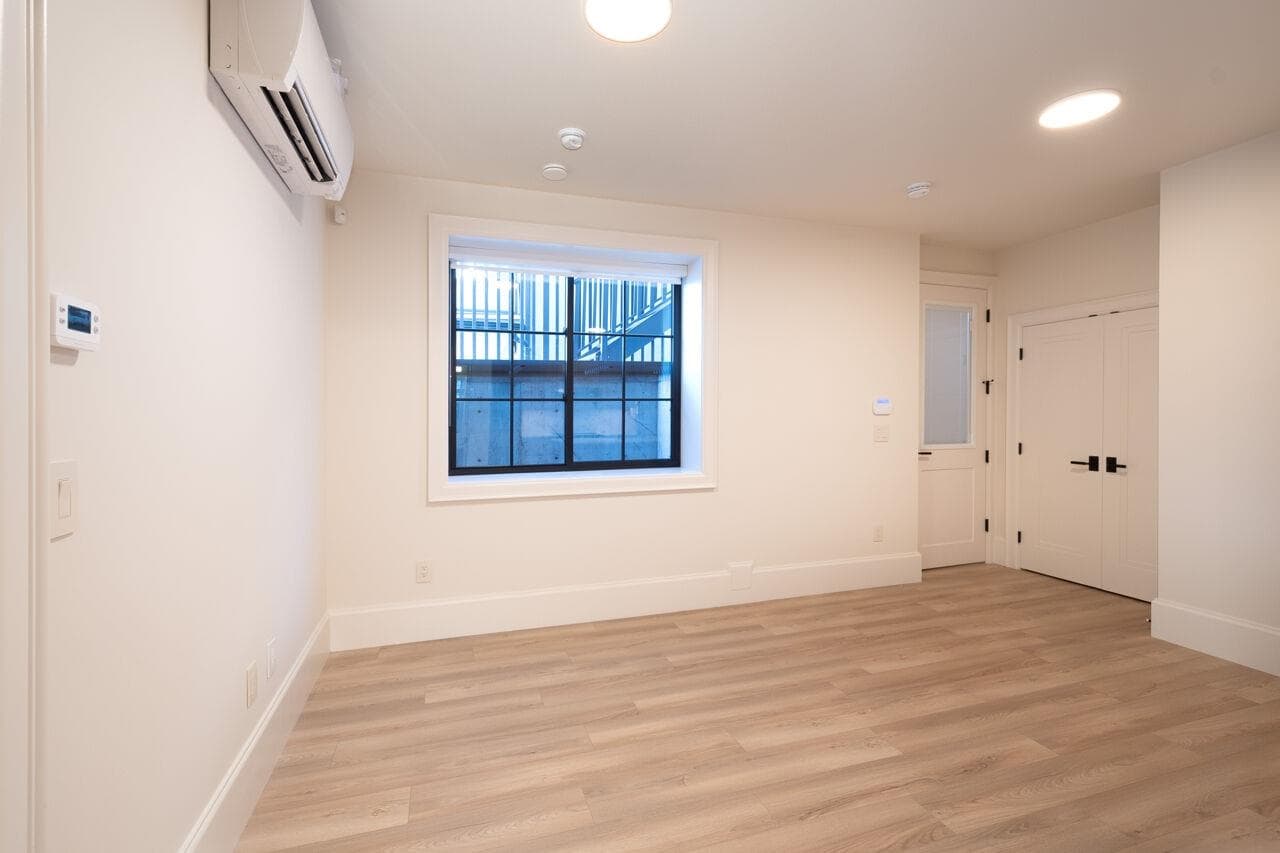Lower - 5770 Kitchener Street, Burnaby, V5B 2J2 — photo 5