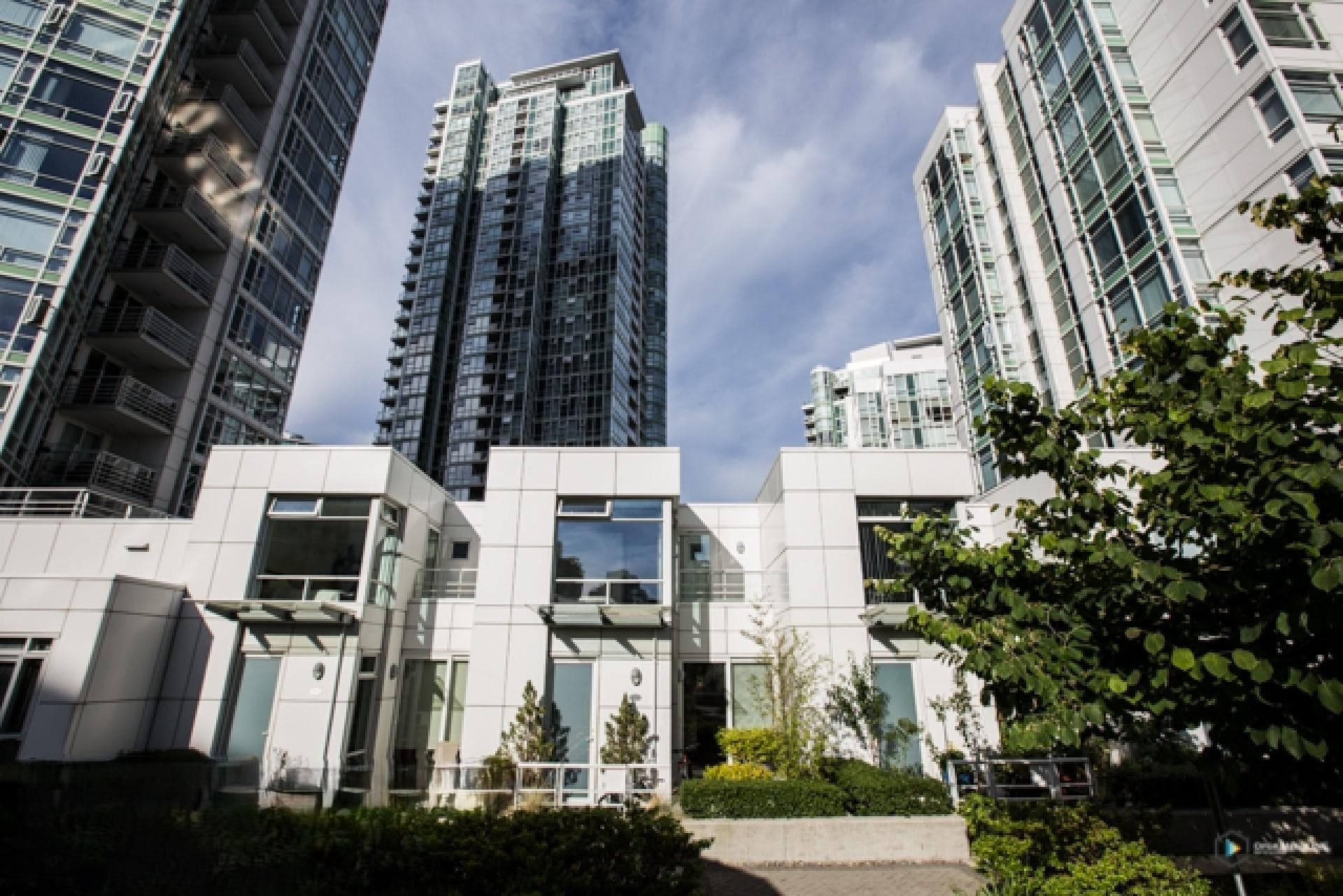 THN - 1111 Marinaside Crescent, Vancouver, V6Z 2Y3 — photo 2