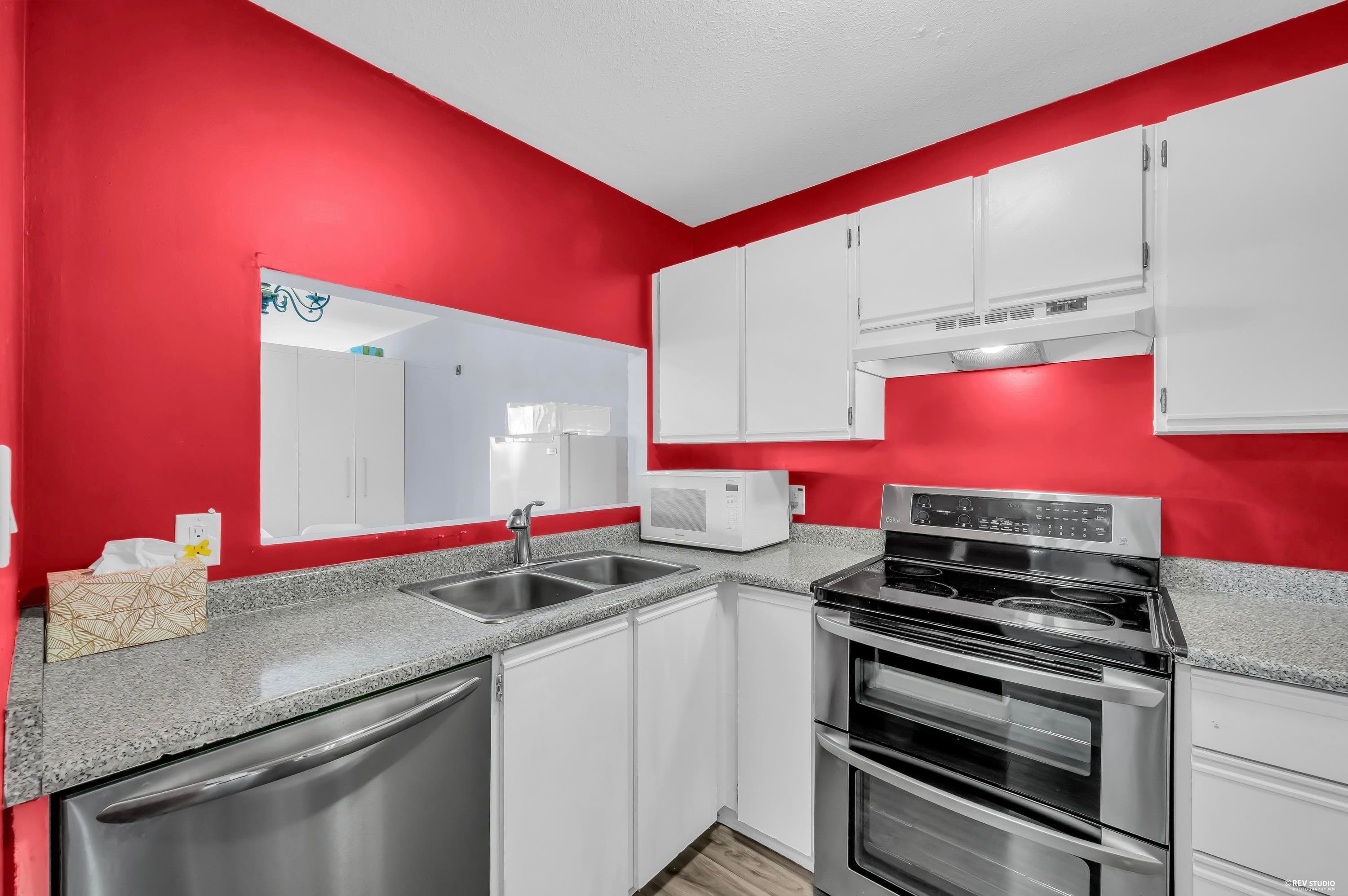 115 - 918 Roderick Avenue, Coquitlam, V3K 1R1 — photo 2