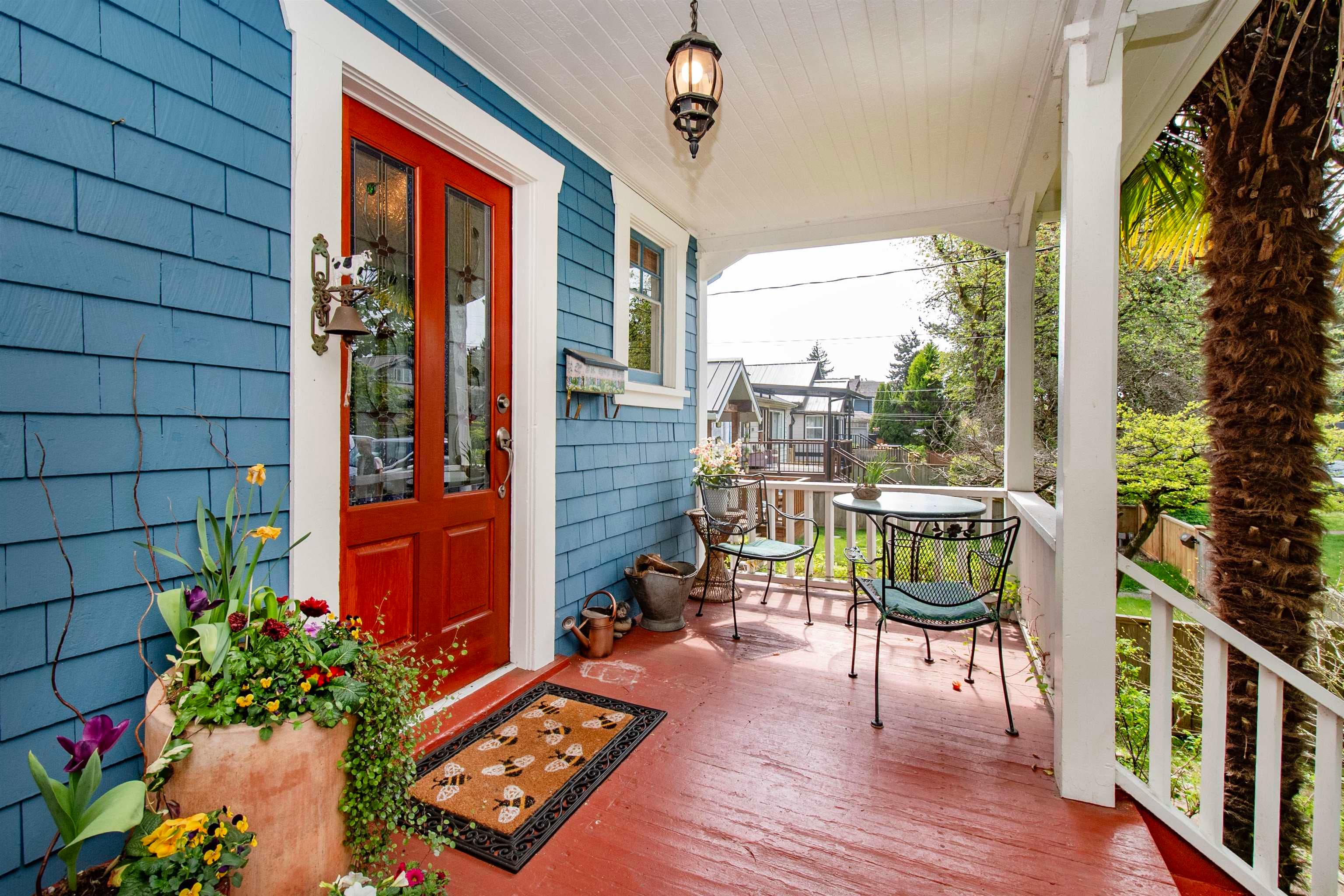 1560 Macgowan Avenue, North Vancouver, V7P 2X2 — photo 2