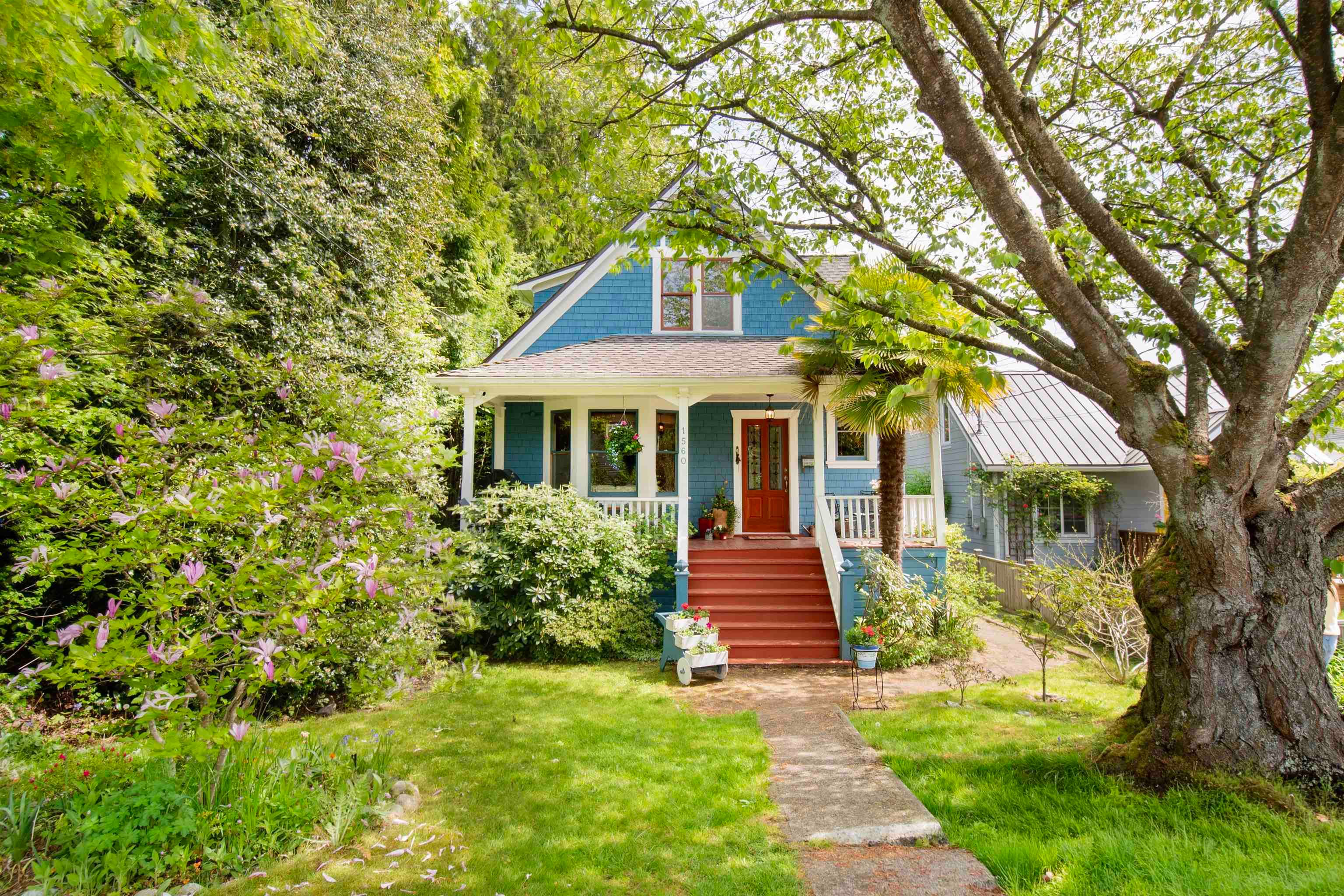 1560 Macgowan Avenue, North Vancouver, V7P 2X2 — photo 1