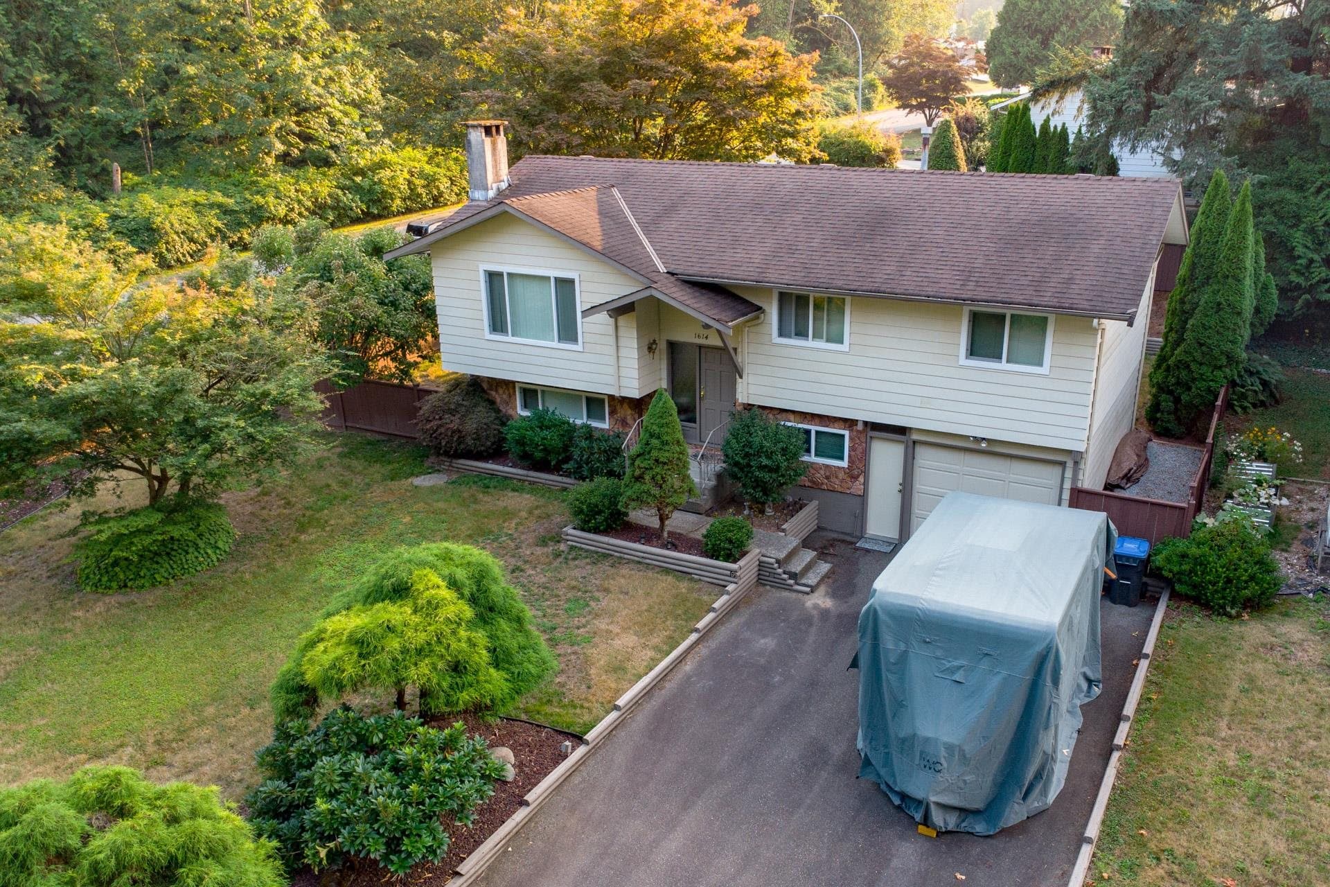 1614 Connaught Drive, Port Coquitlam, V3C 4G8 — photo 2