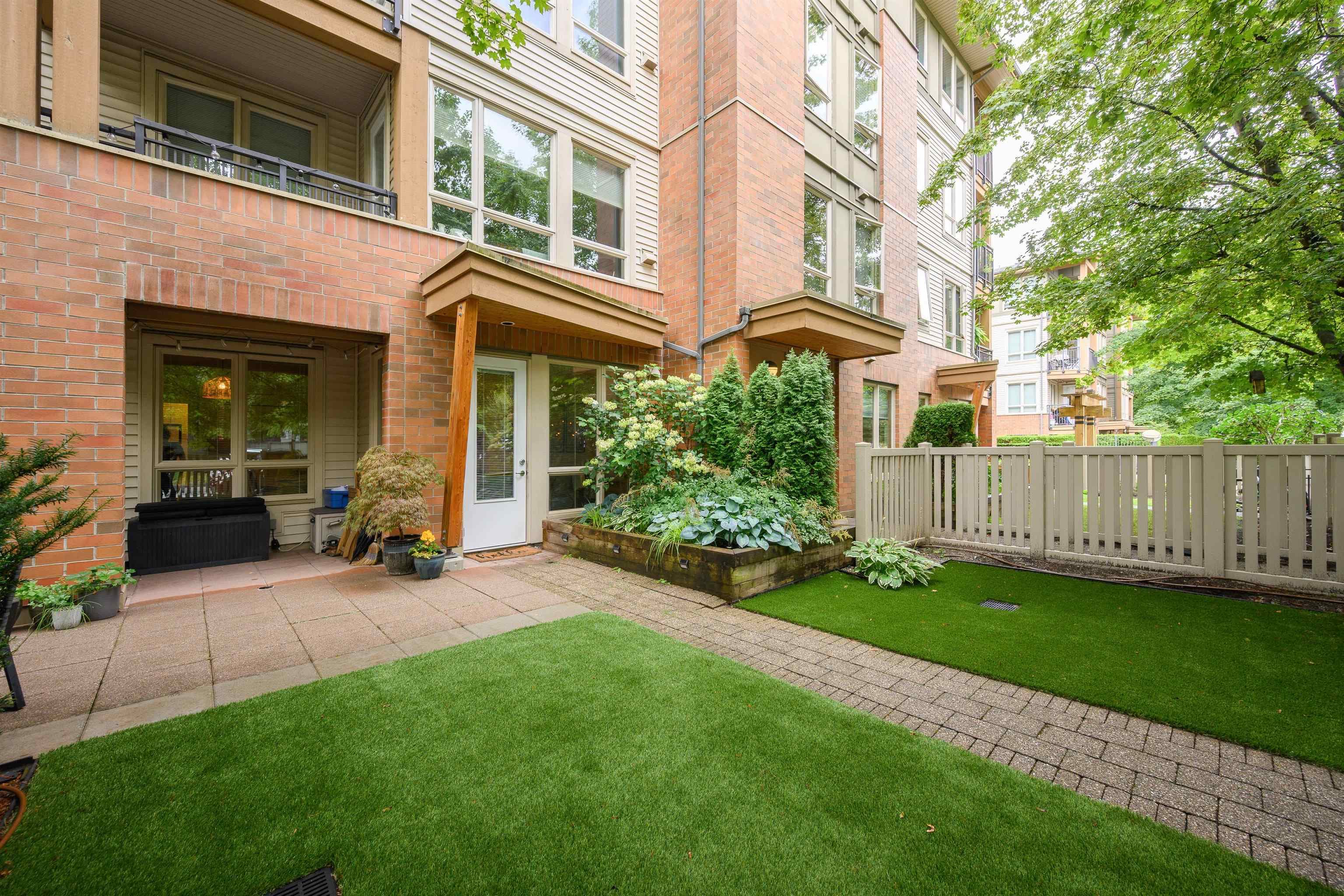 112 - 2601 Whiteley Court, North Vancouver, V7J 2R7 — photo 1