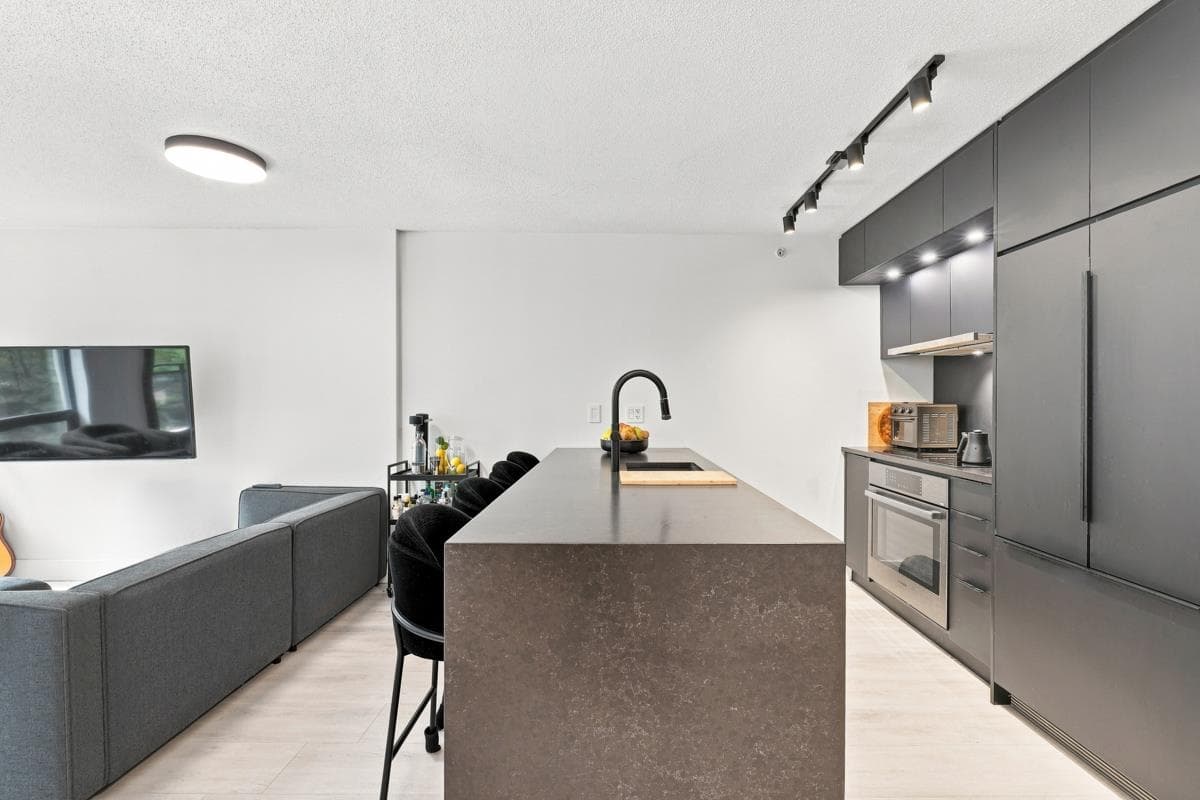 212 - 1082 Seymour Street, Vancouver, V6B 1X9 — photo 2