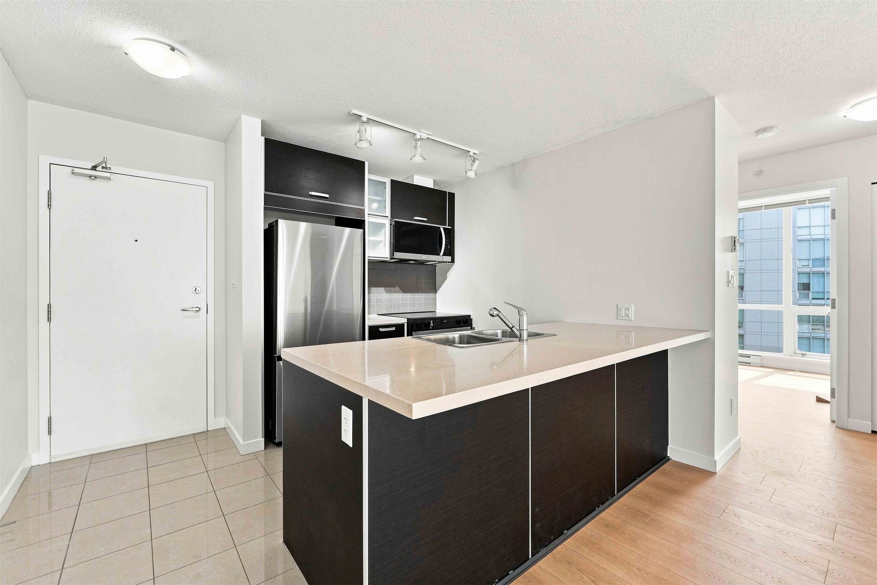 3202 - 13688 100 Avenue, Surrey, V3T 0G5 — photo 3