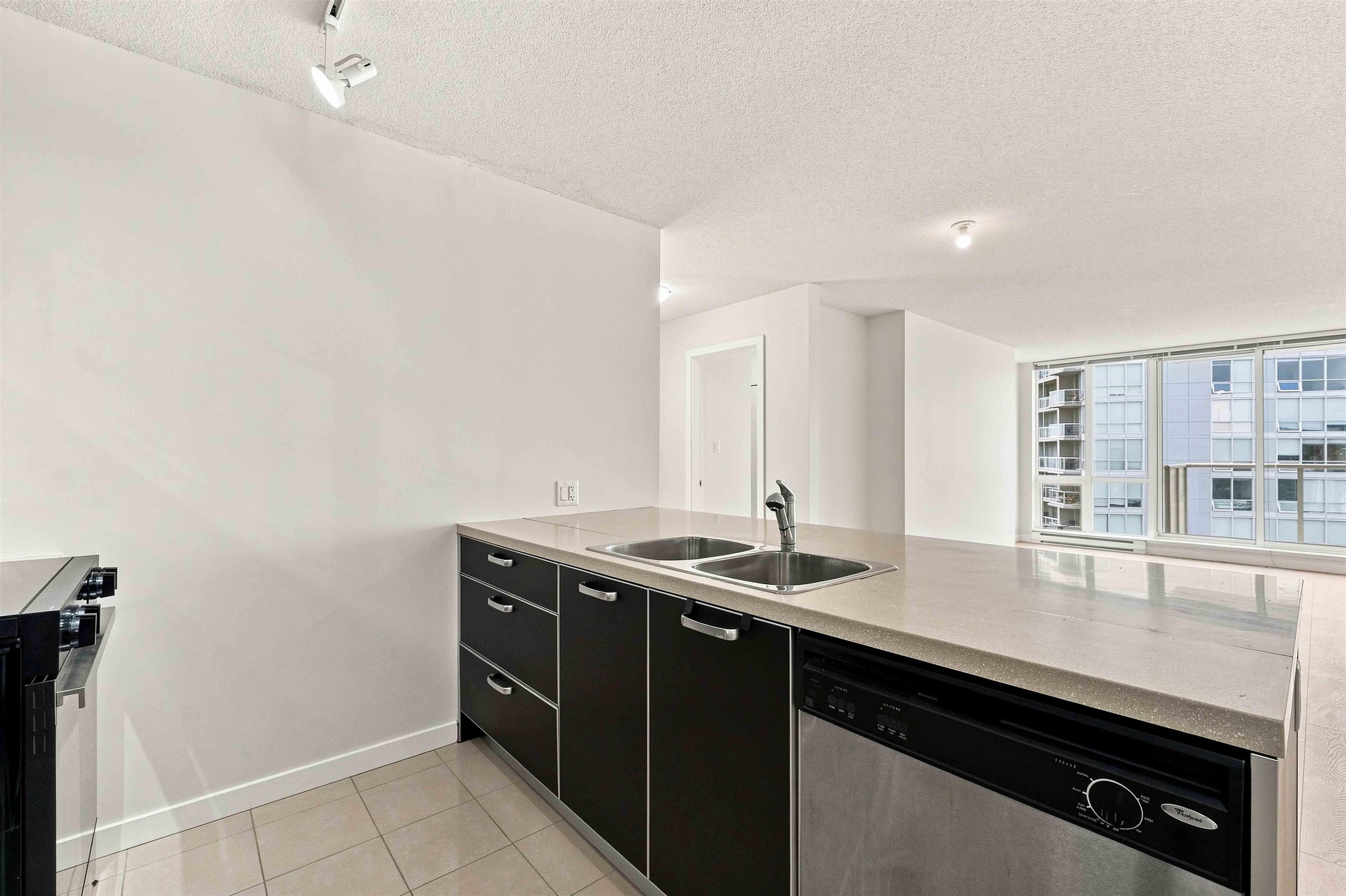 3202 - 13688 100 Avenue, Surrey, V3T 0G5 — photo 4