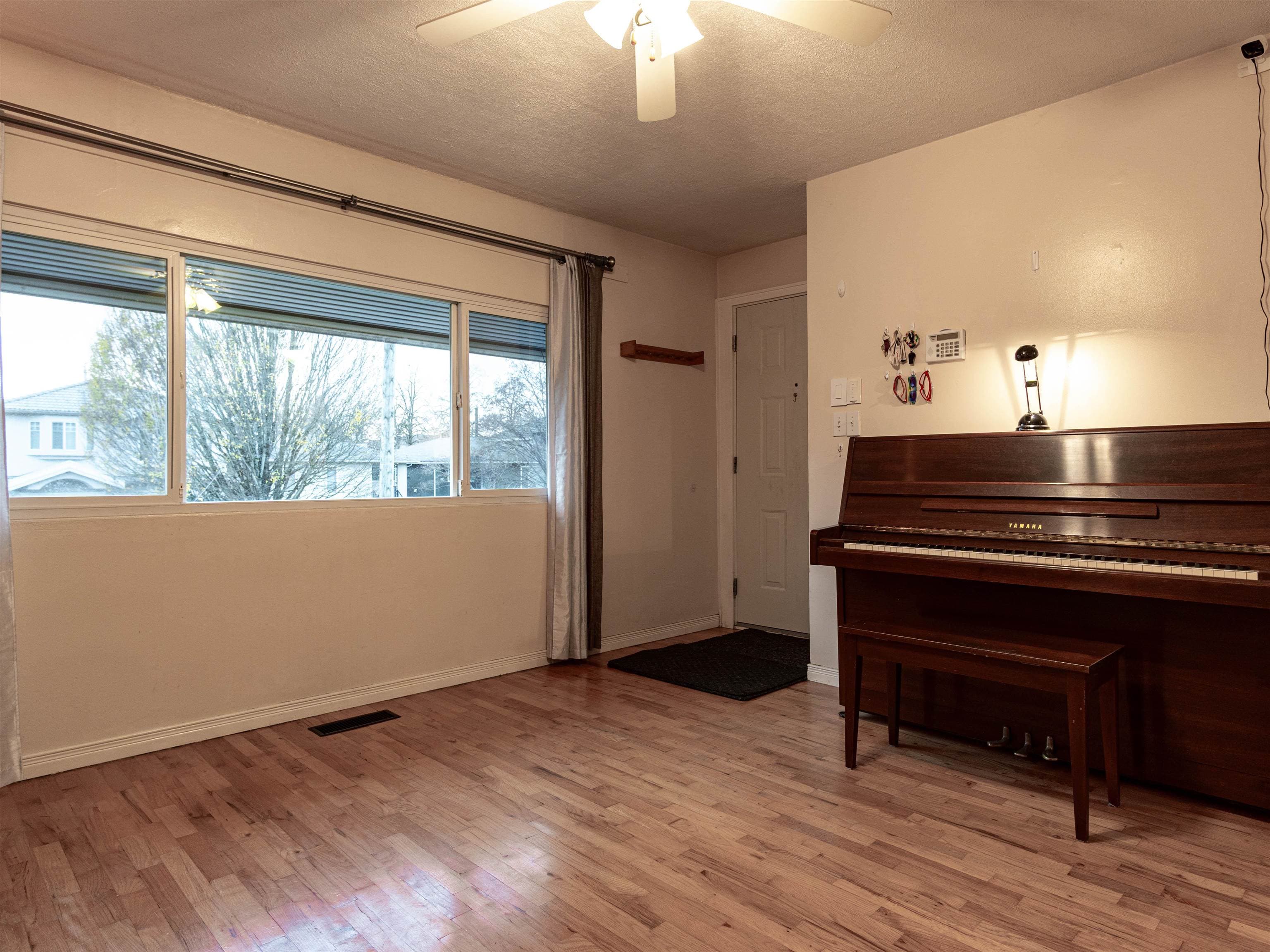 4458 Skeena Street, Vancouver, V5R 2L9 — photo 4