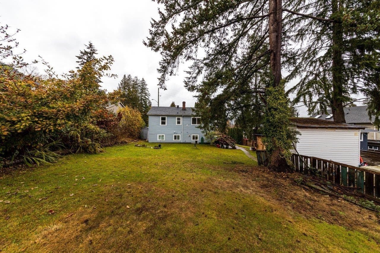 320 Holmes Street, New Westminster, V3L 4X5 — photo 2