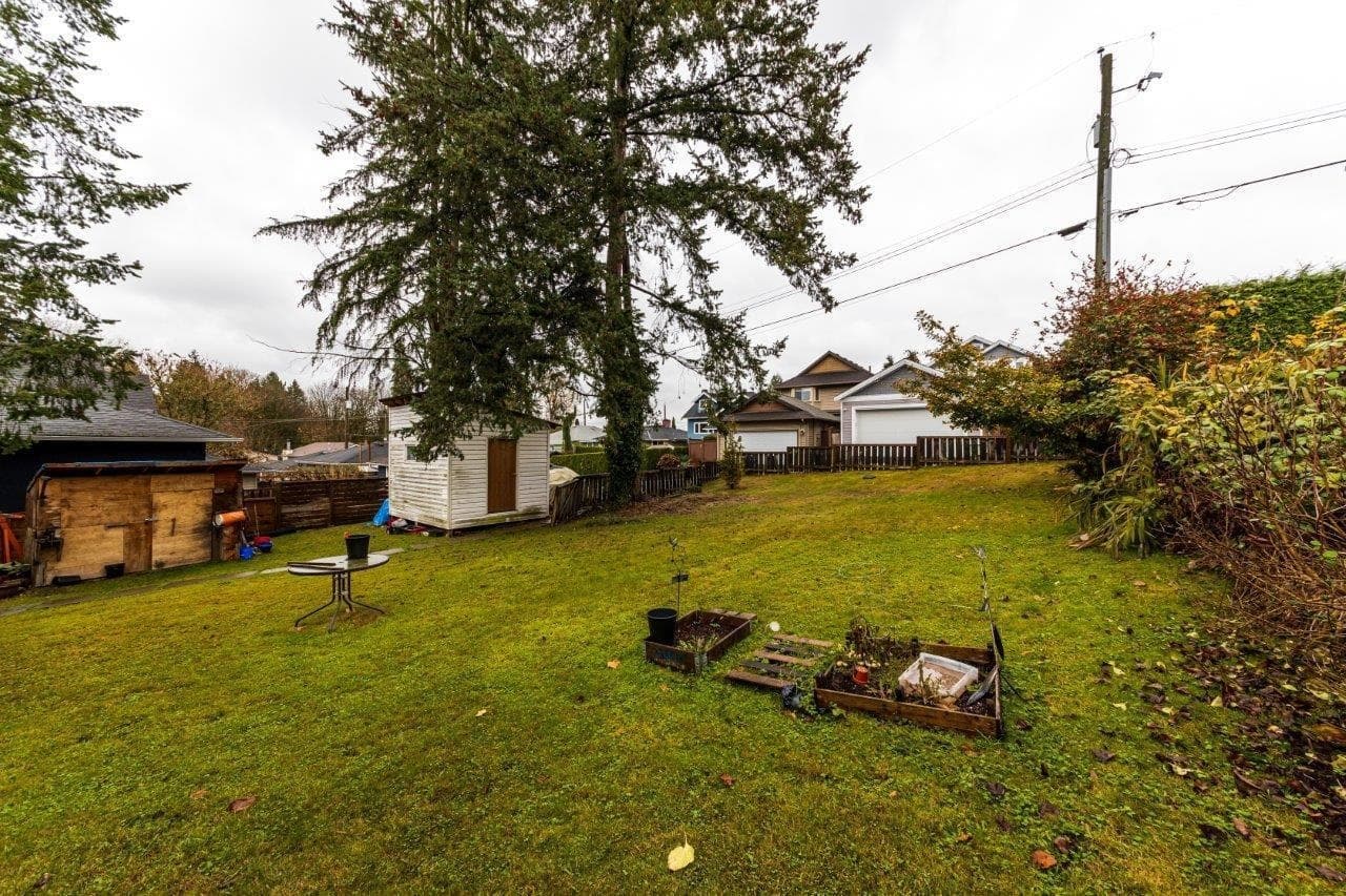 320 Holmes Street, New Westminster, V3L 4X5 — photo 1
