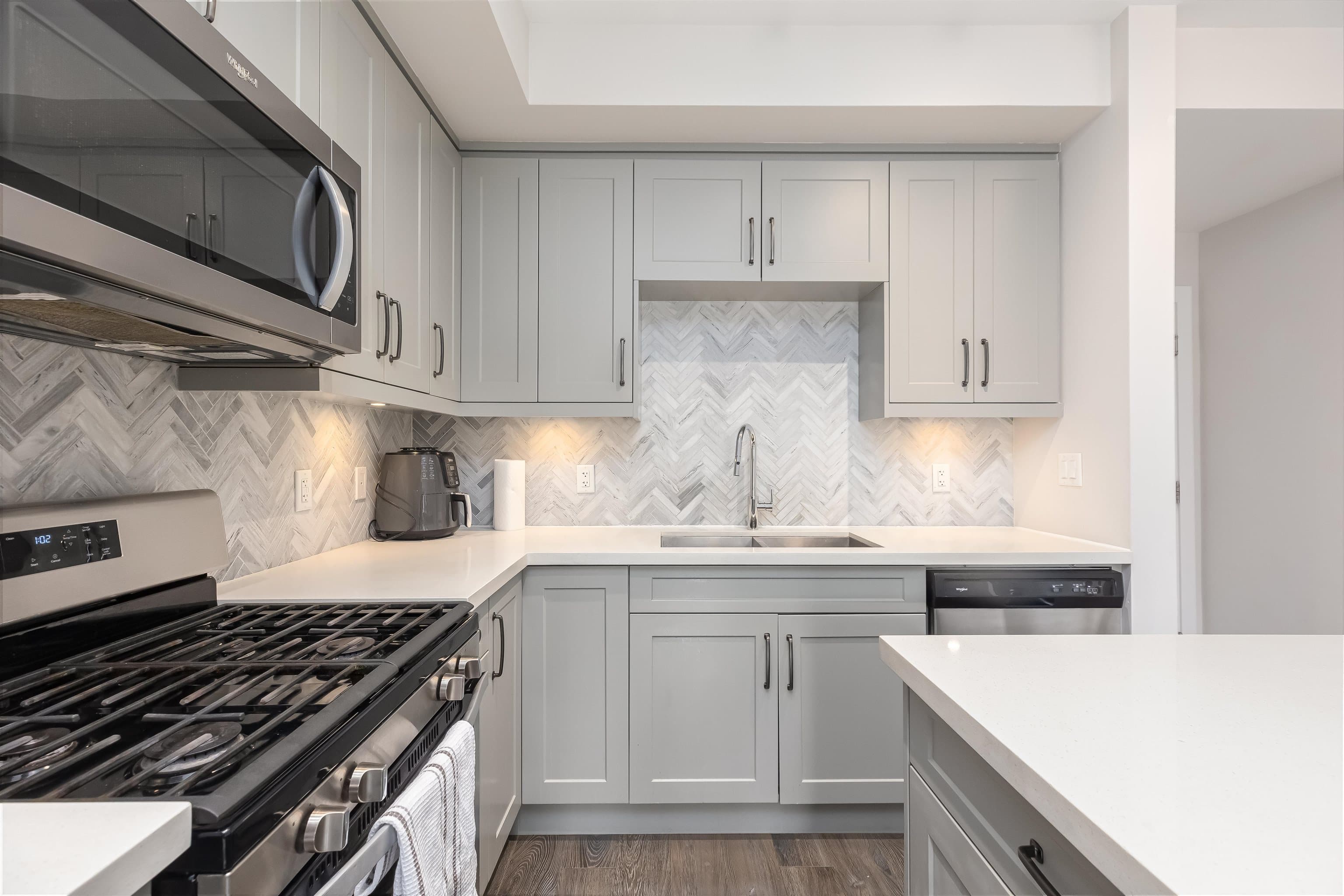 303 - 14605 Mcdougall Drive, Surrey, V4P 0G7 — photo 2