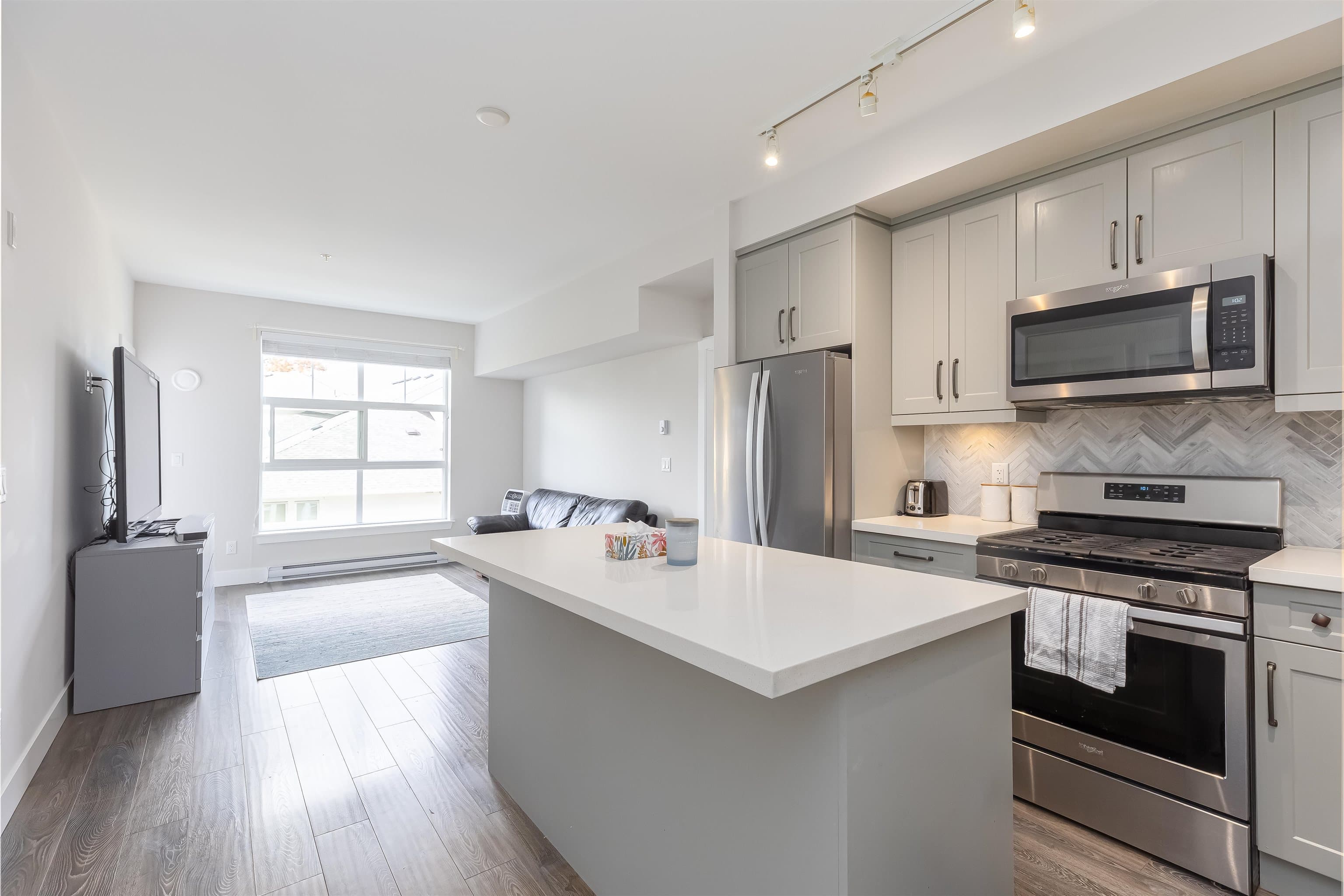 303 - 14605 Mcdougall Drive, Surrey, V4P 0G7 — photo 3